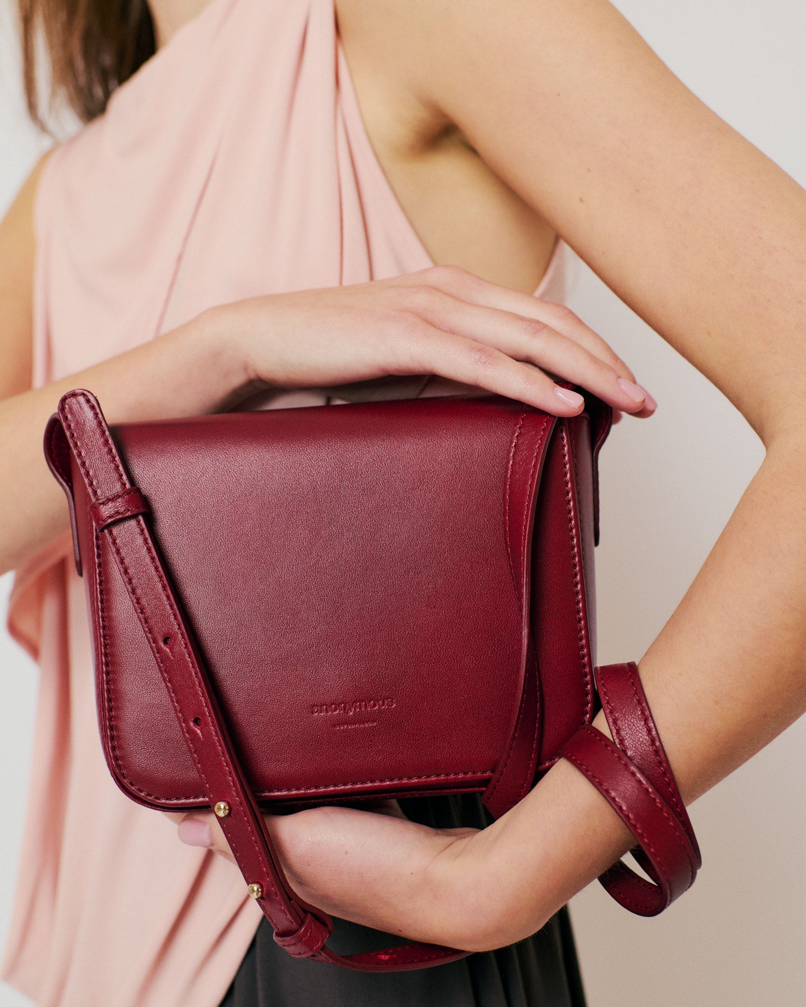 Sicha interlace crossover bag Shiny lamb Pomegranate