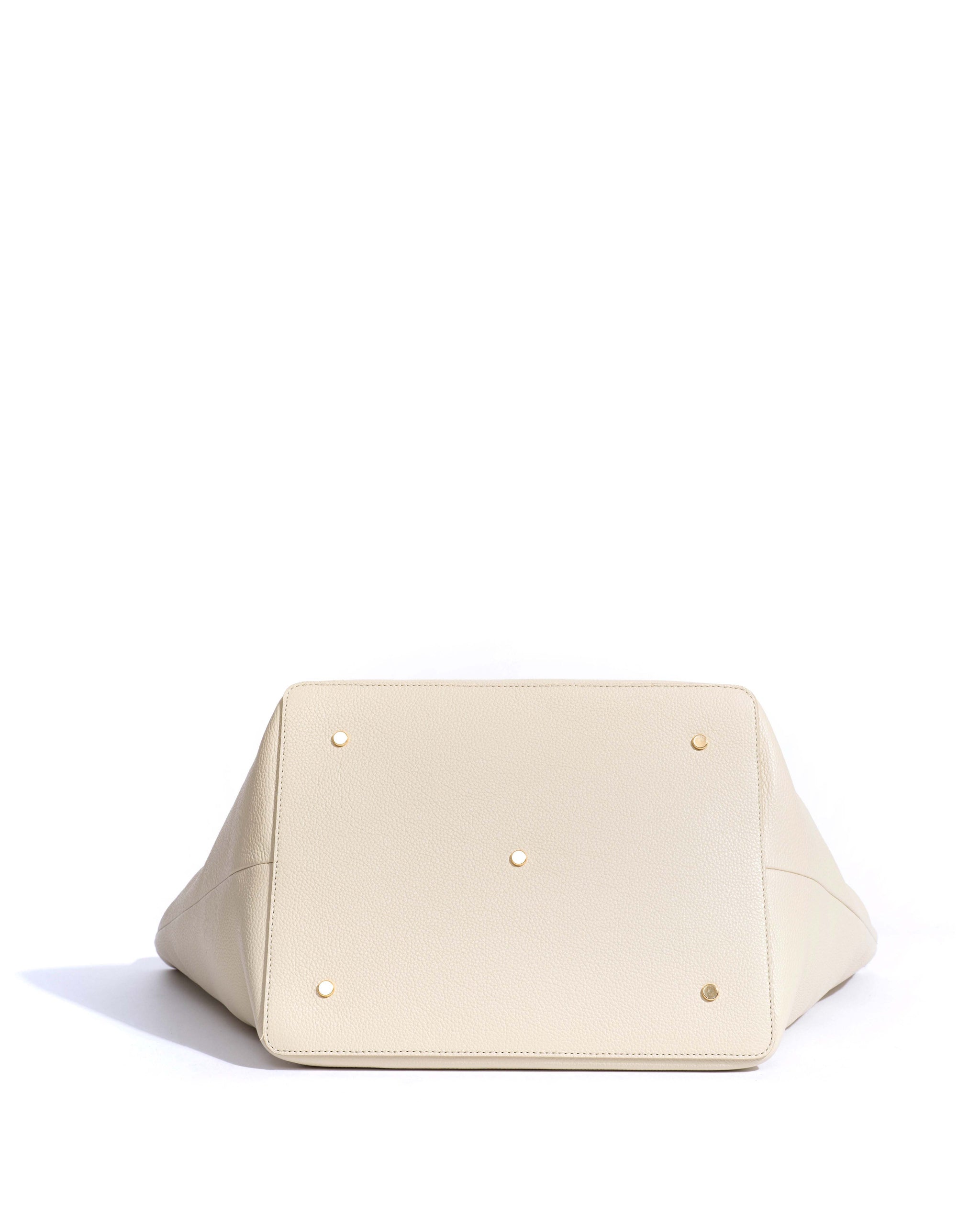 Arya carryall bag Pebbled soft calf White sand - Anonymous Copenhagen Bags