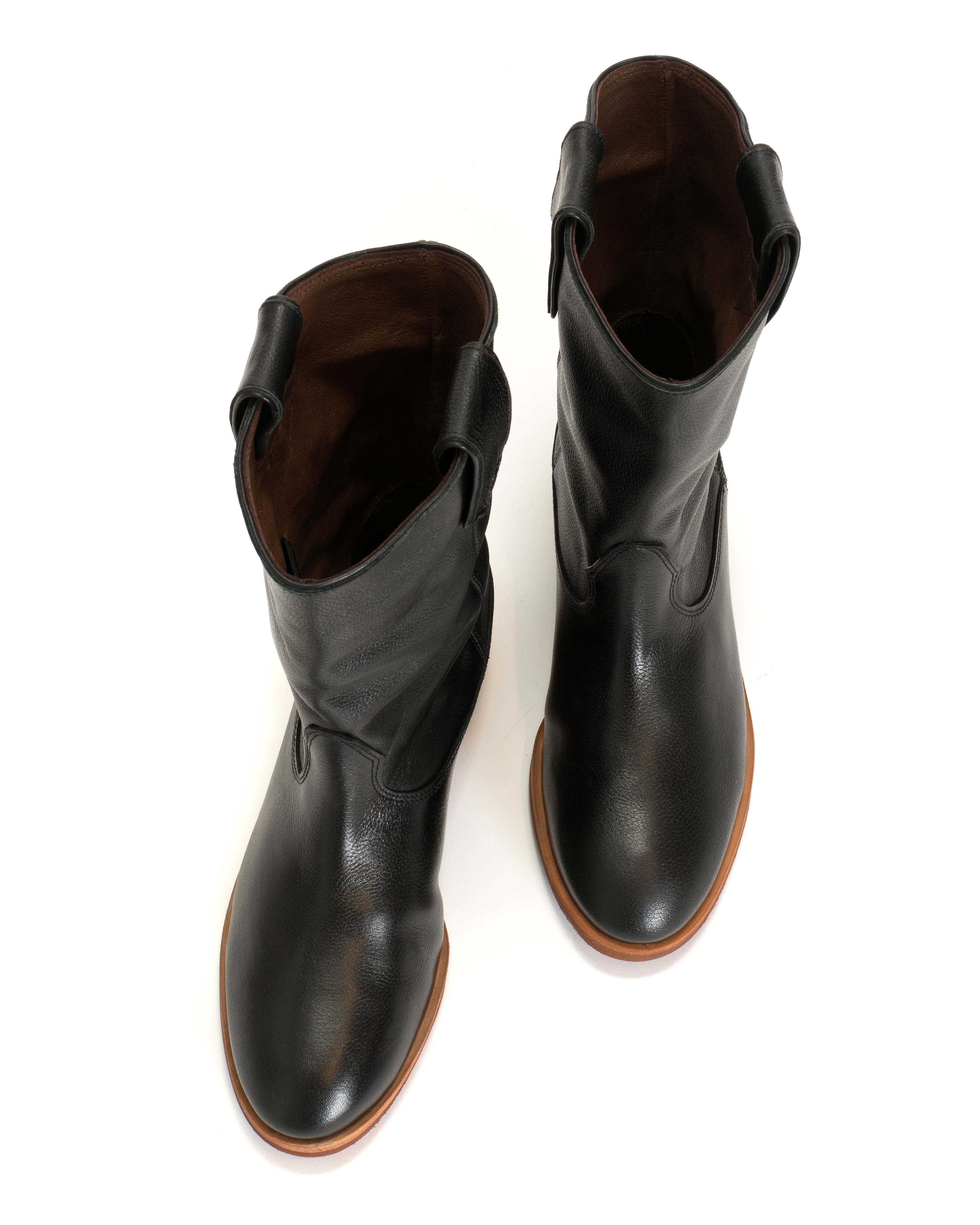 Claudia Pebbled soft calf Black