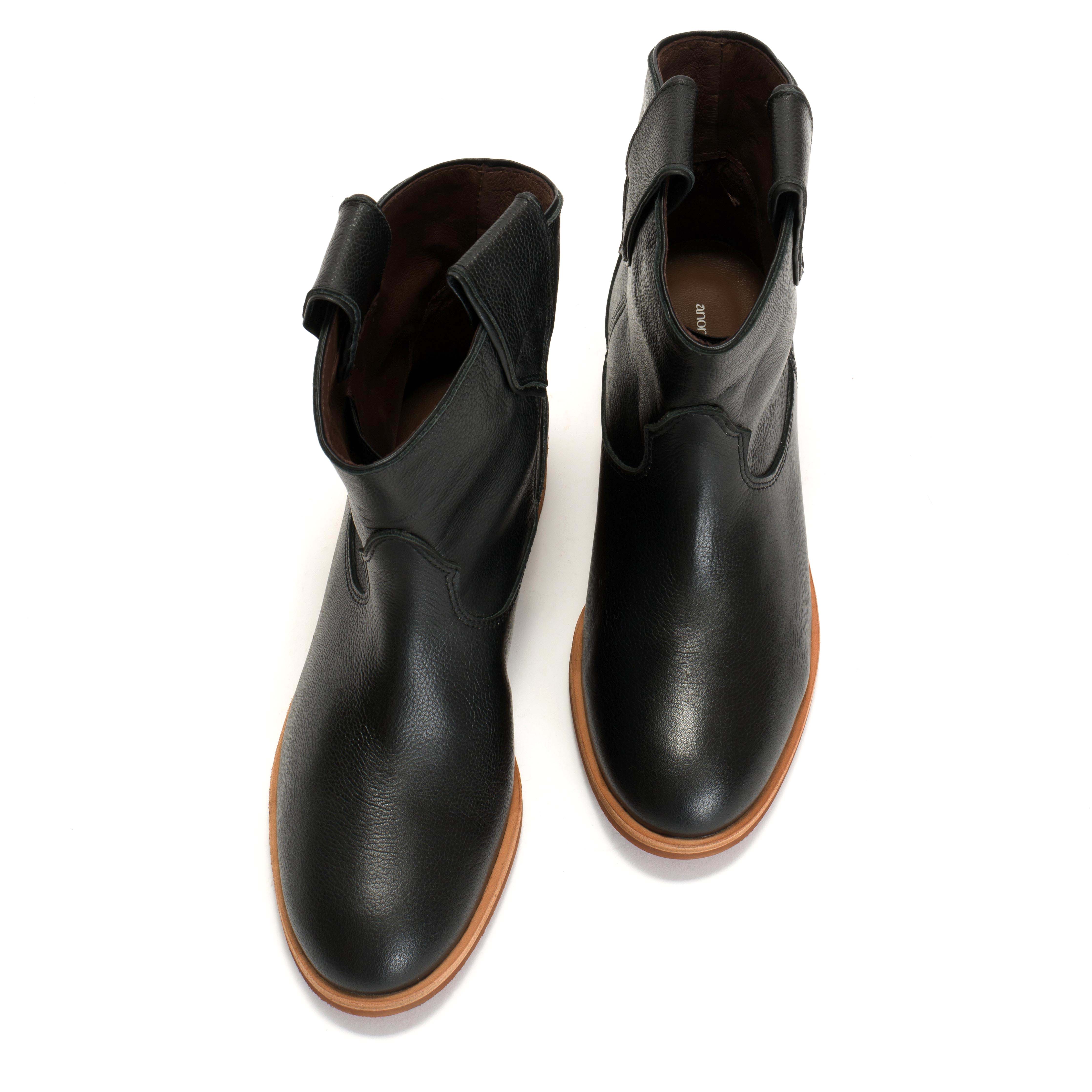 Monja Pebbled soft calf Black