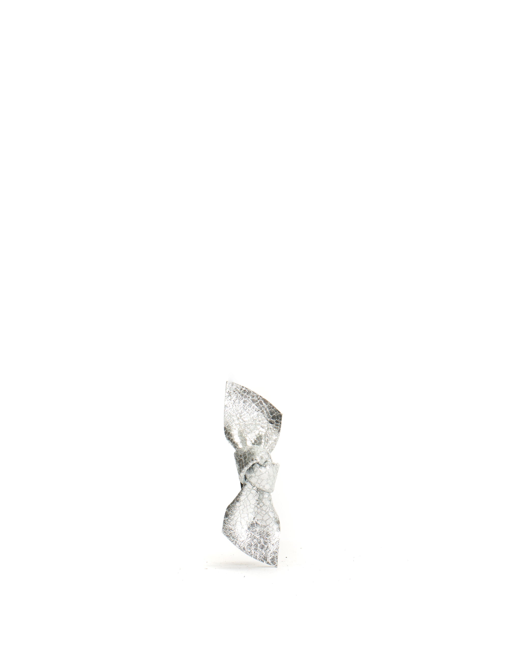 Nabie hair clip petite bow Crackled metallic goat Silver - Anonymous Copenhagen