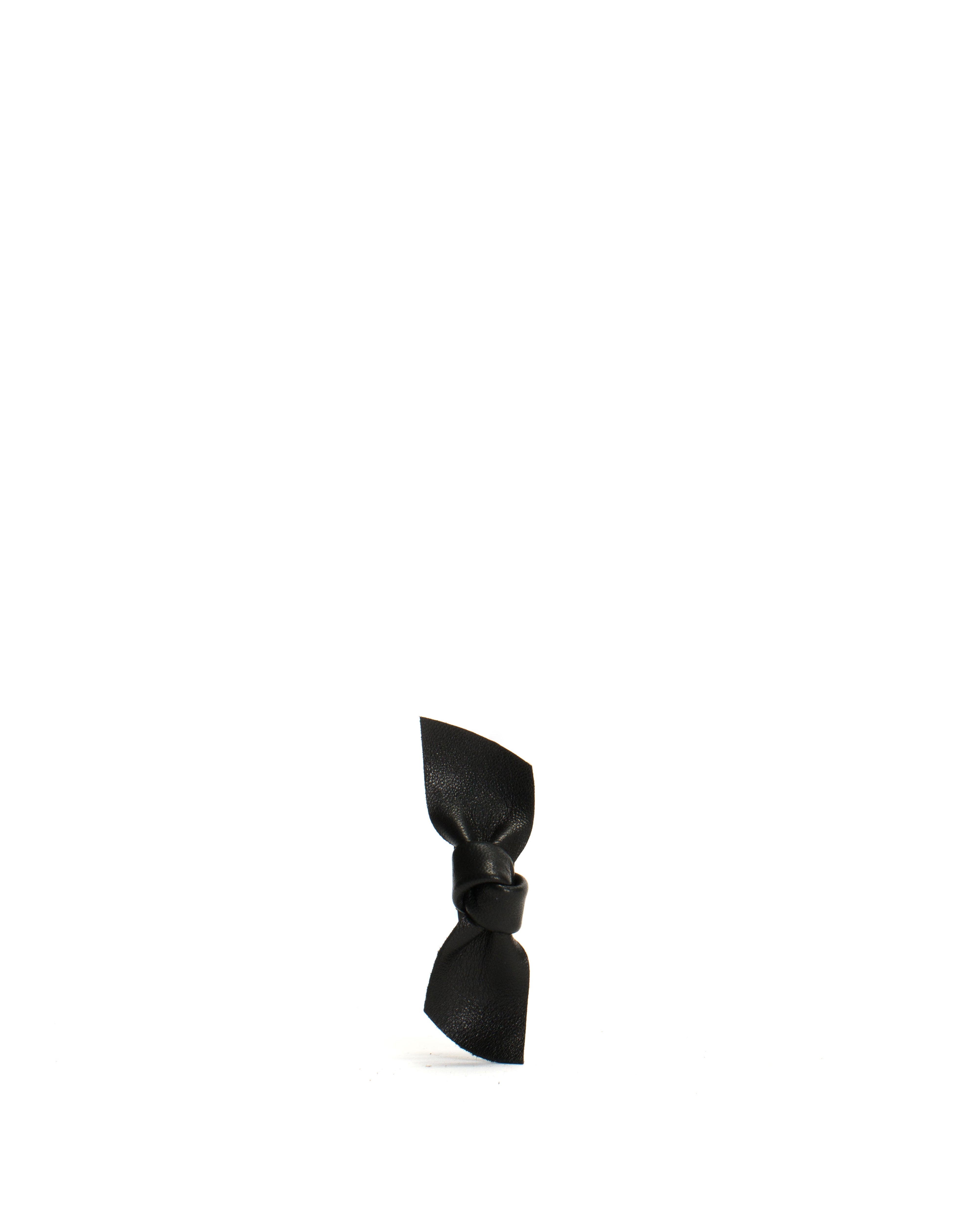 Nabie hair clip petite bow Shiny lamb Black