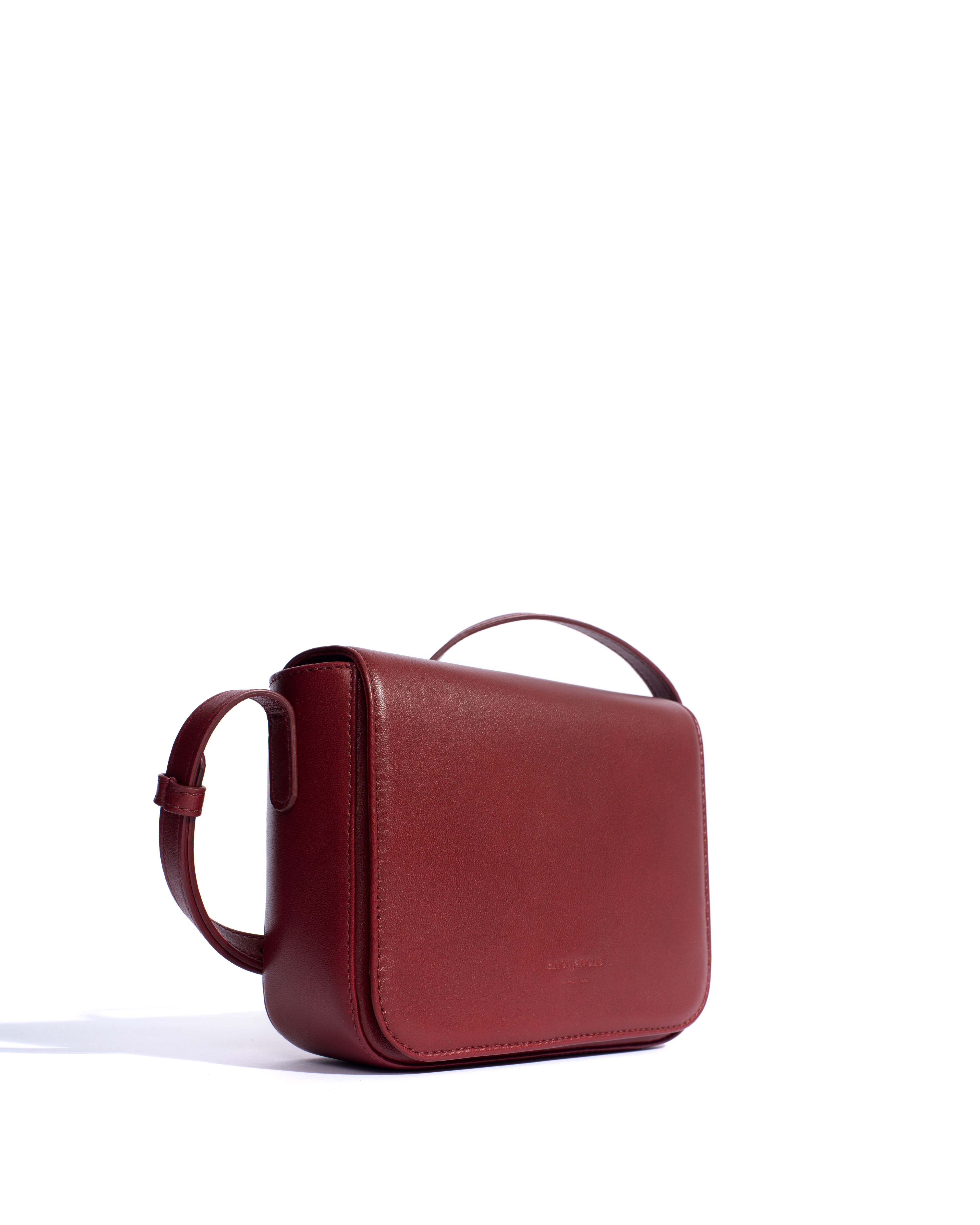 Sicha interlace crossover bag Shiny lamb Pomegranate