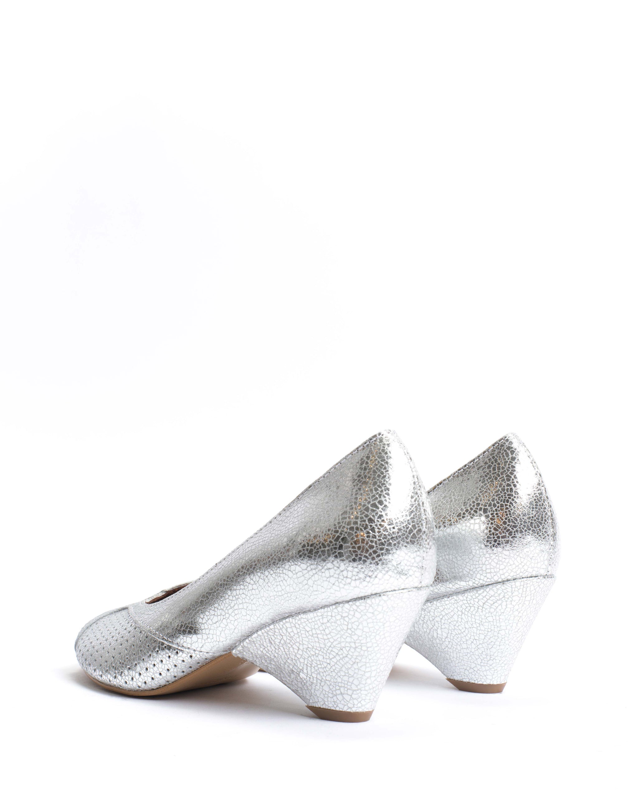 Tiffany triangle Crackled metallic goat Silver - Anonymous Copenhagen