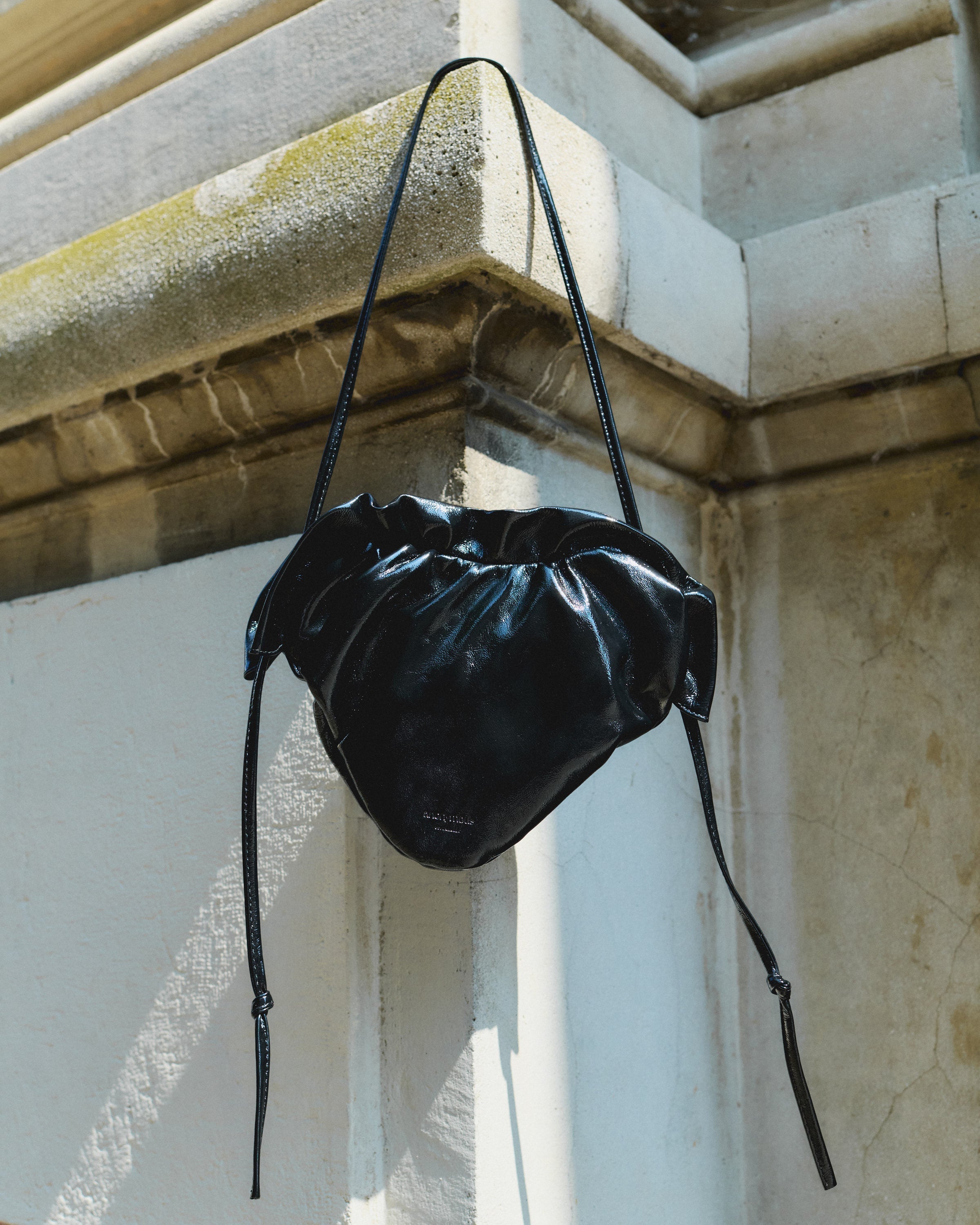 Zally heart bag in Crinkled polished goat black