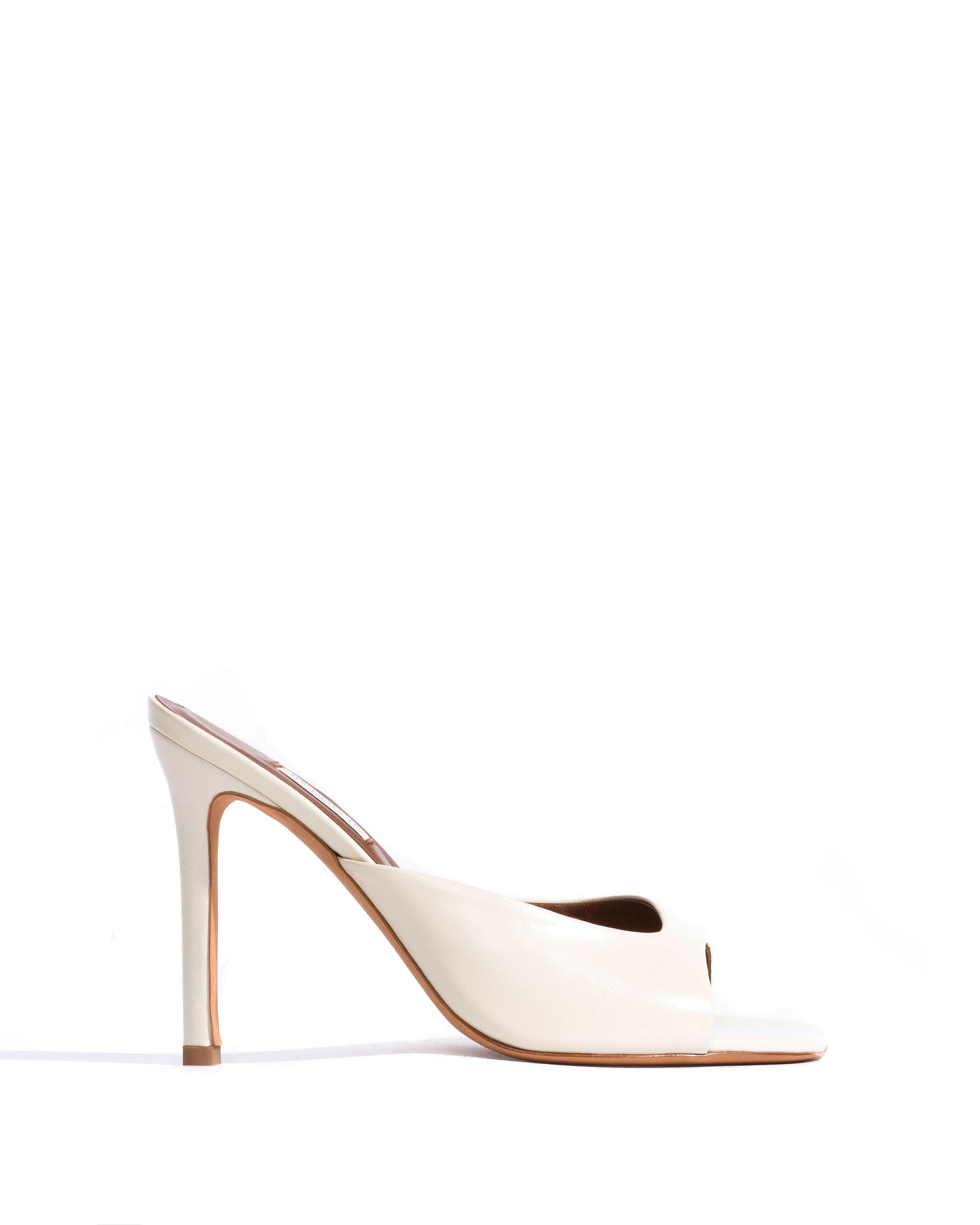 Mazy 100 Crinkled polished goat White sand - Anonymous Copenhagen Heels