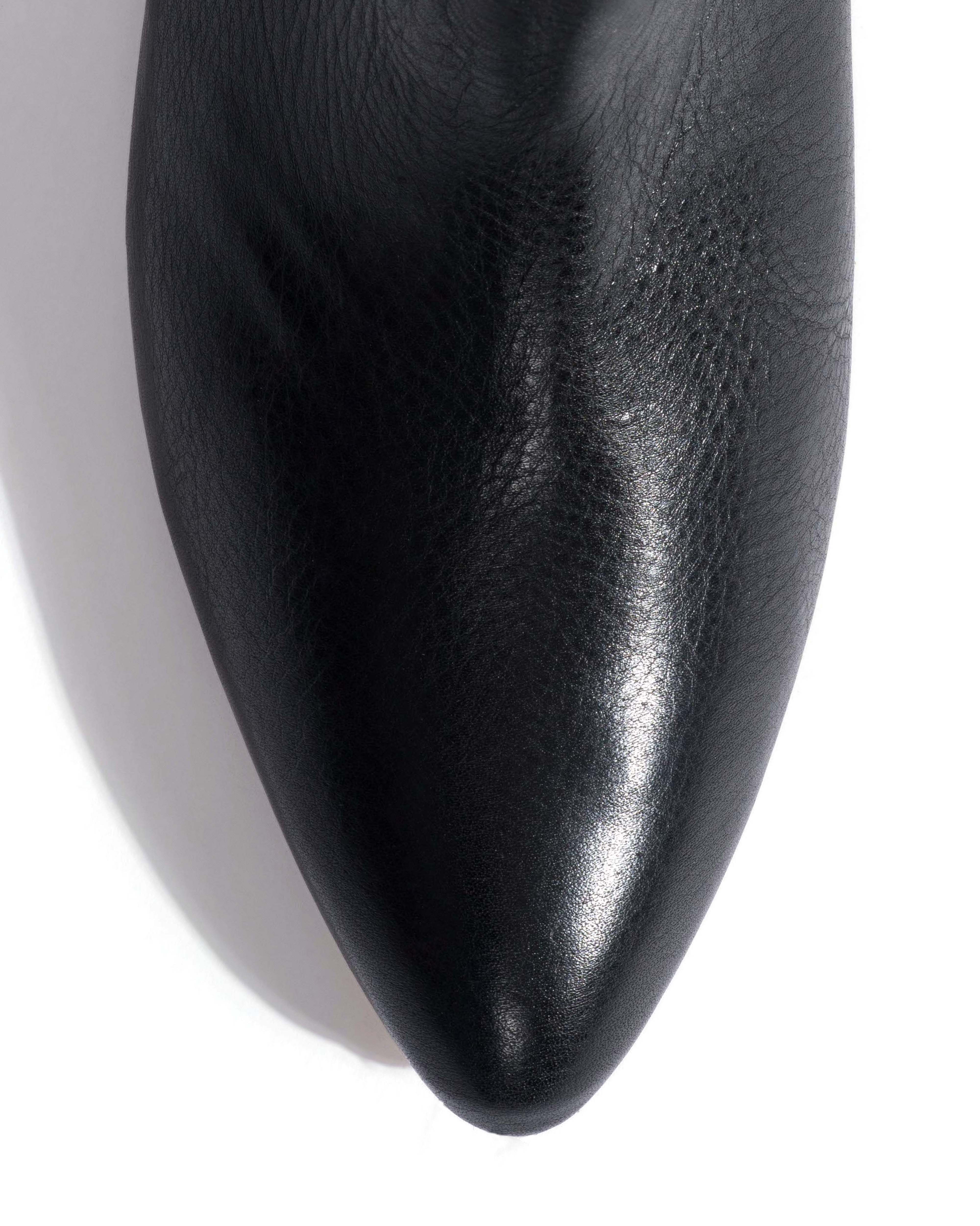 Valle 20 Natural grain soft calf Black