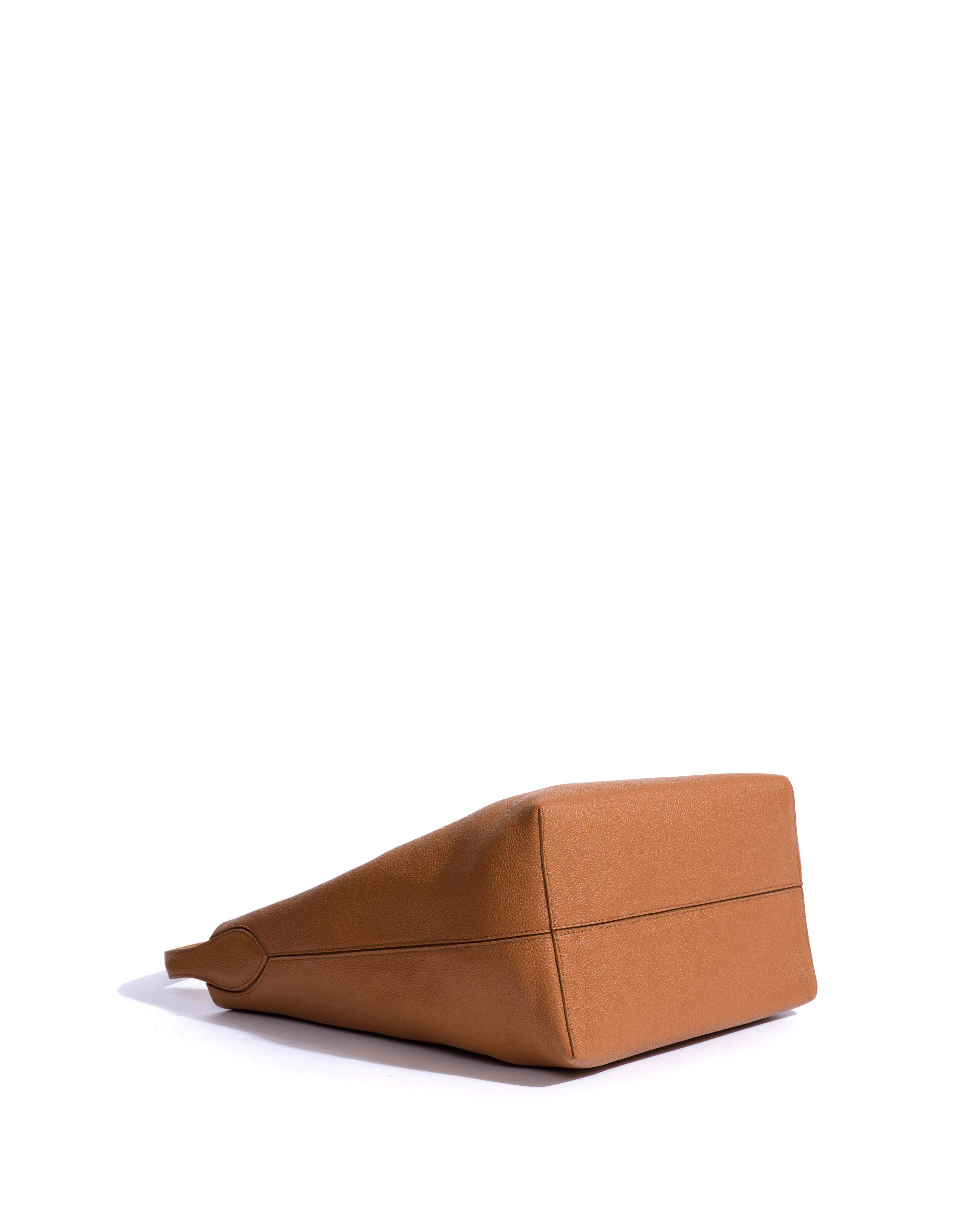 Versa everyday bag Pebbled soft calf Camel