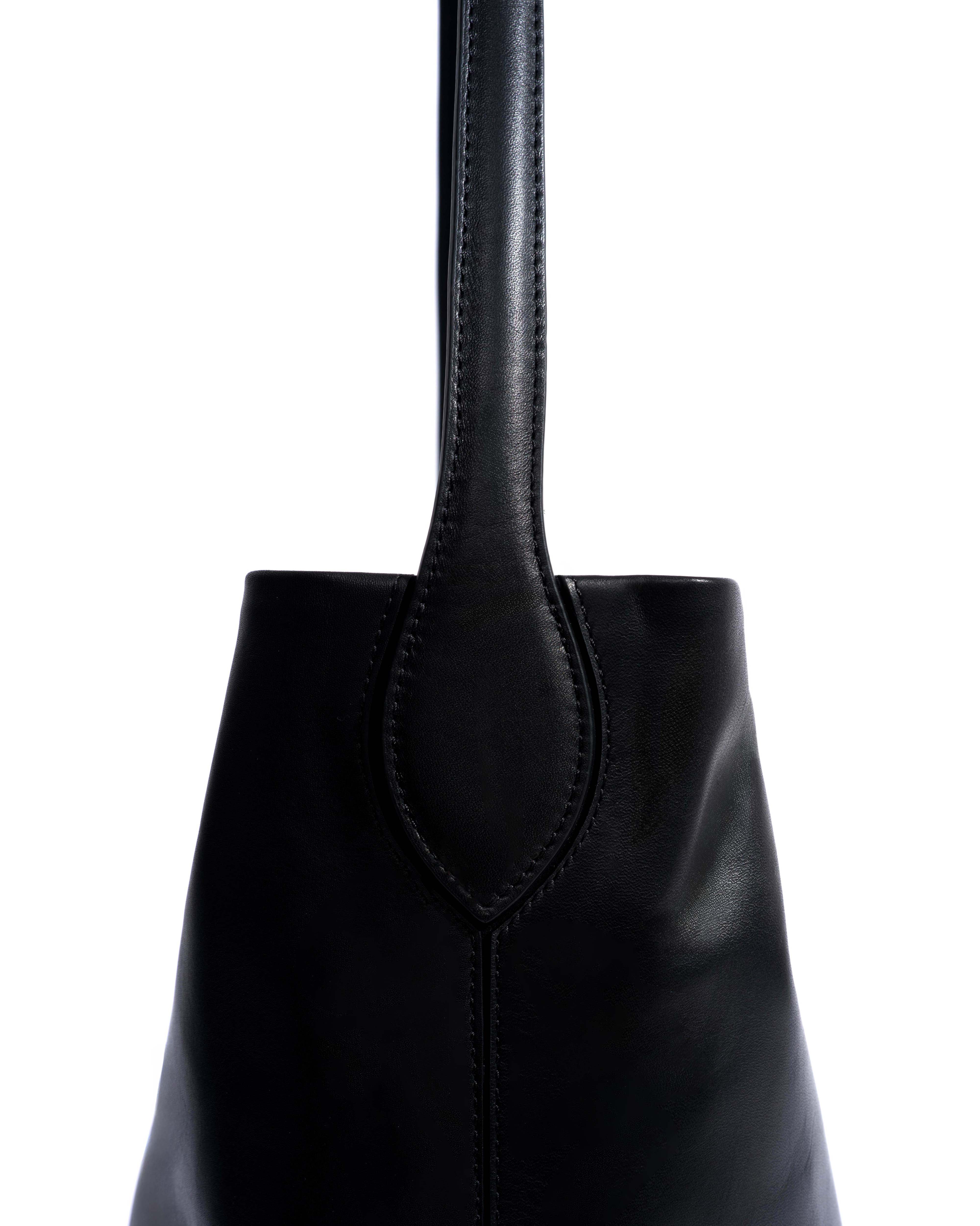 Versa slouchy everyday bag Soft calf Black