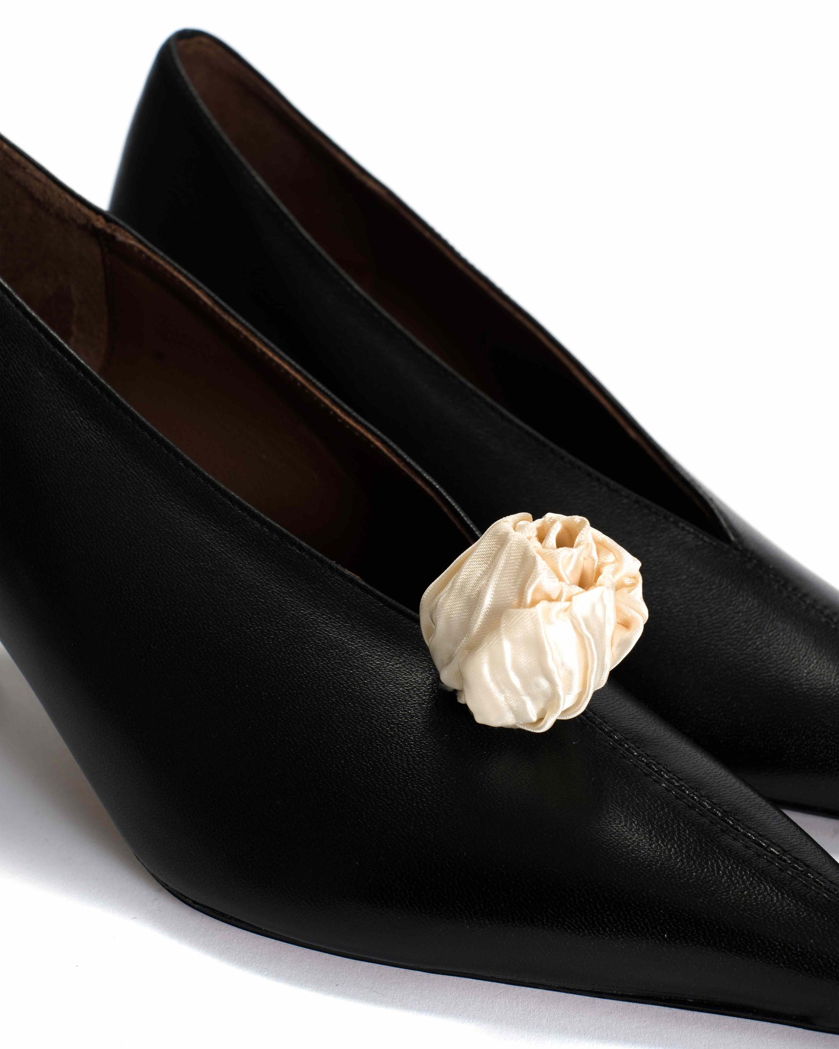 Tulip shoe clip Pleated satin Creamy white - Anonymous Copenhagen Hair