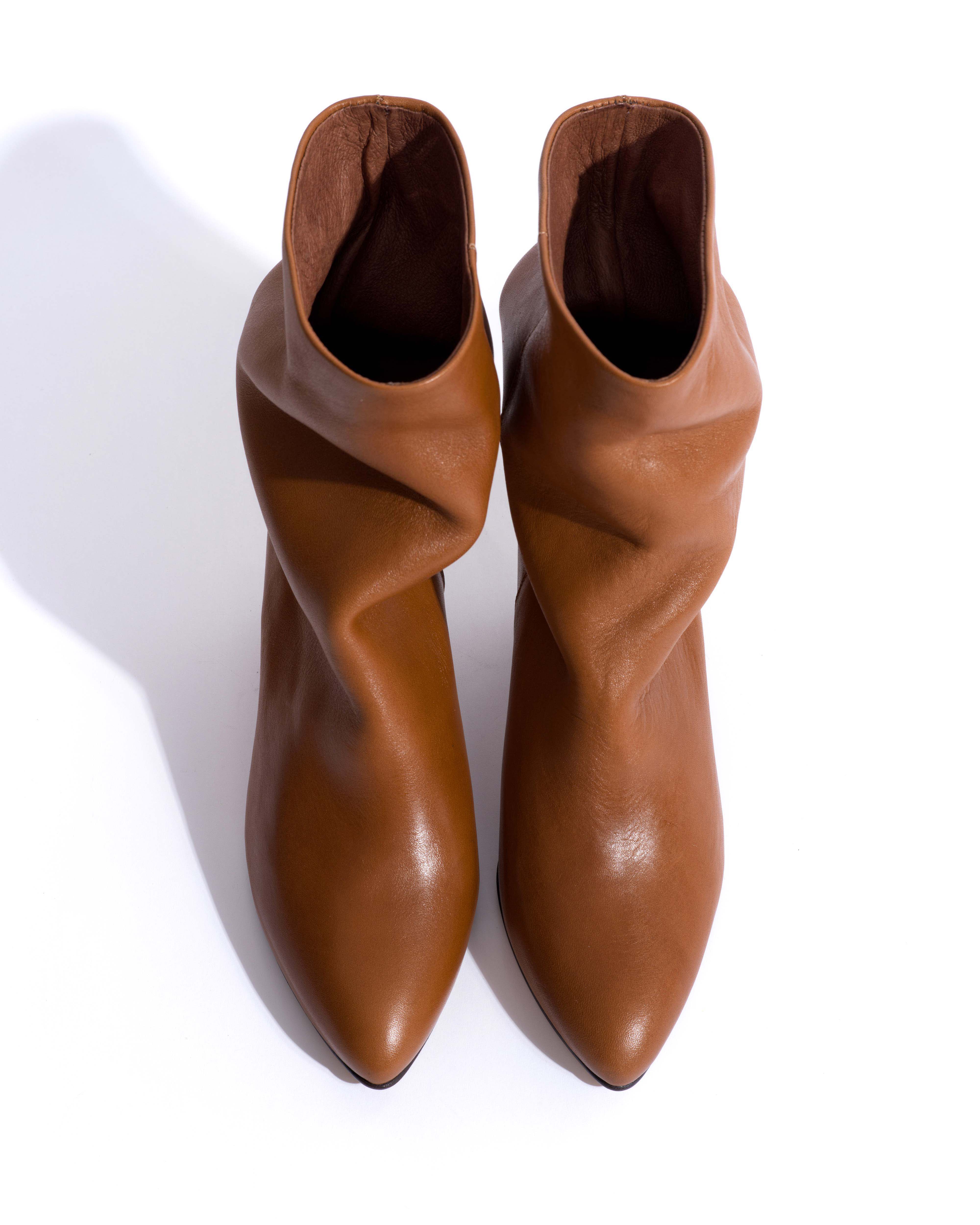 Vully 50 triangle Vegetal soft calf Cinnamon