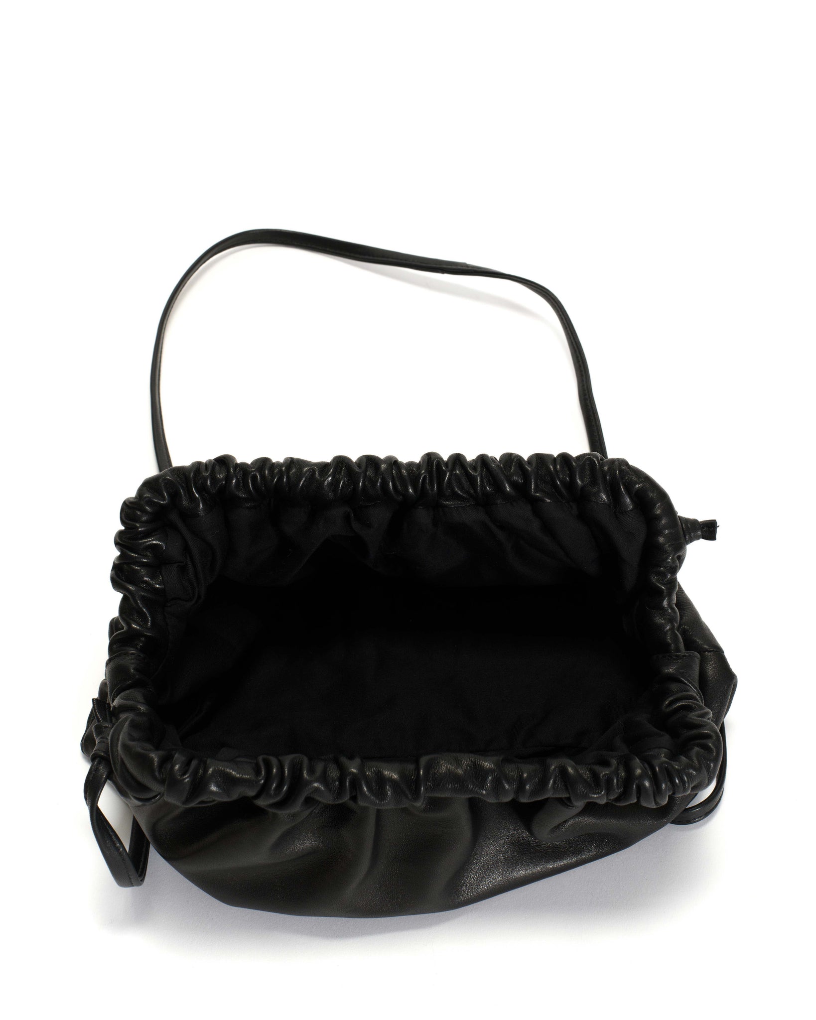 Hally grand cloud bag Shiny lamb Black - Anonymous Copenhagen