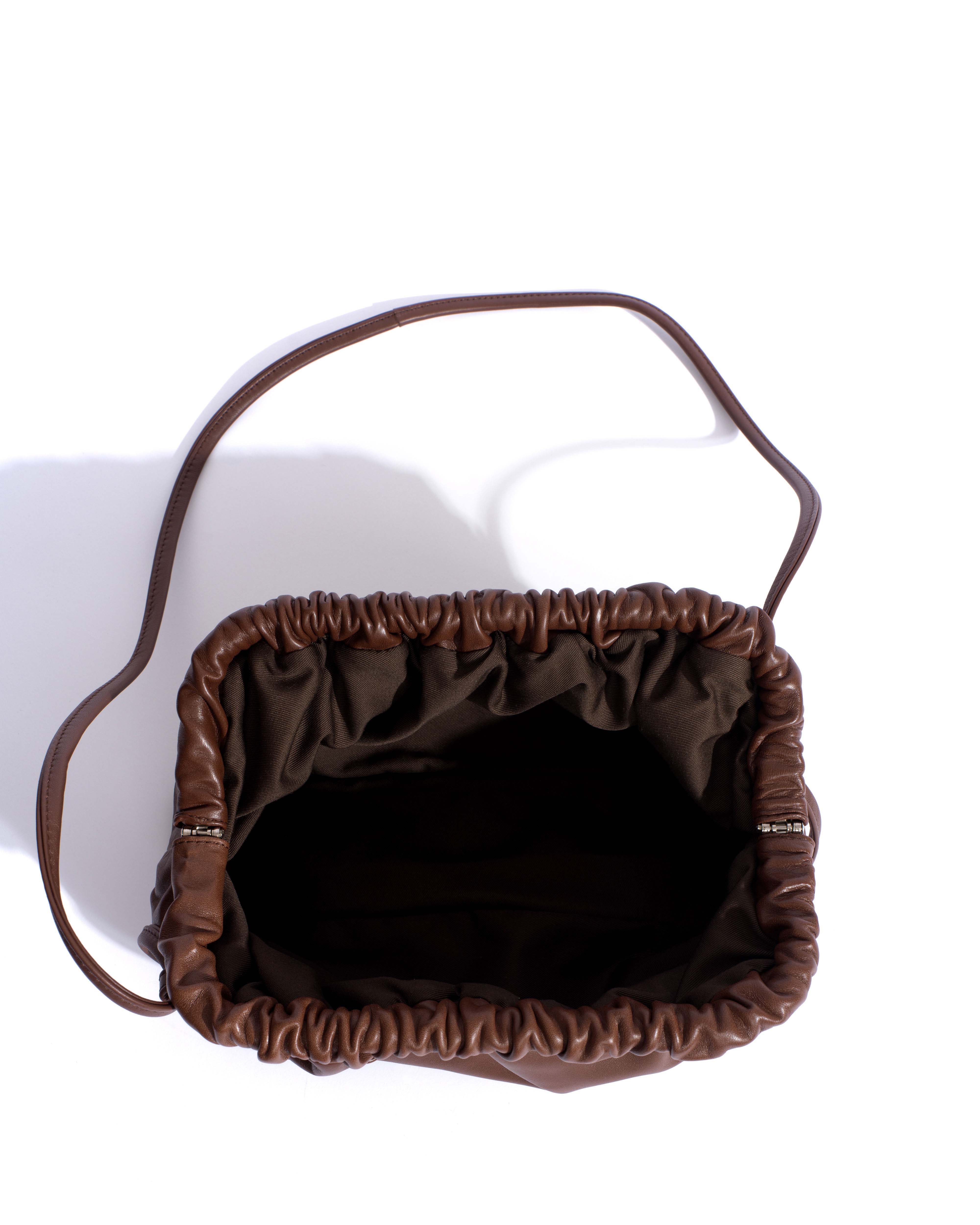 Hally grand cloud bag Shiny lamb Chocolate