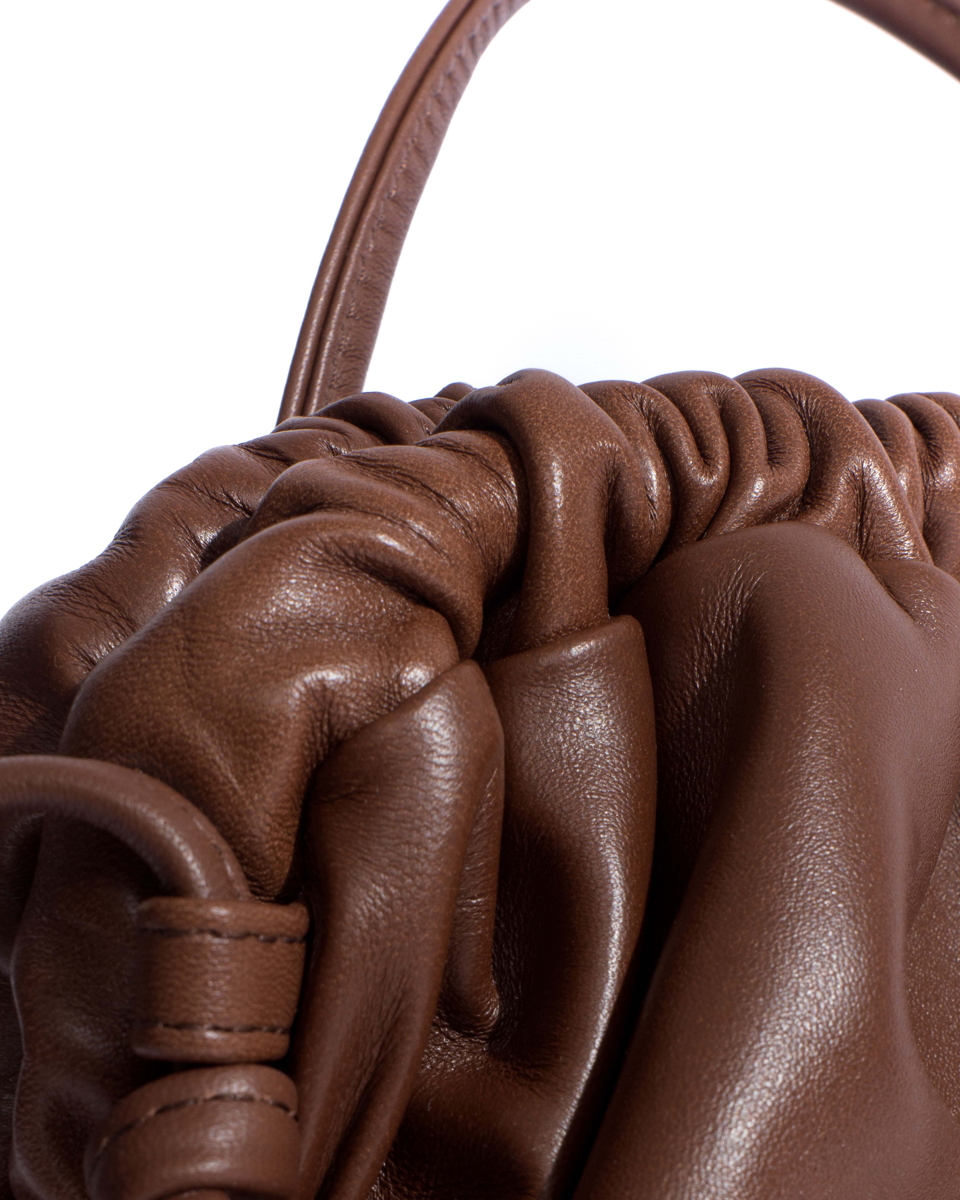 Hally grand cloud bag Shiny lamb Chocolate