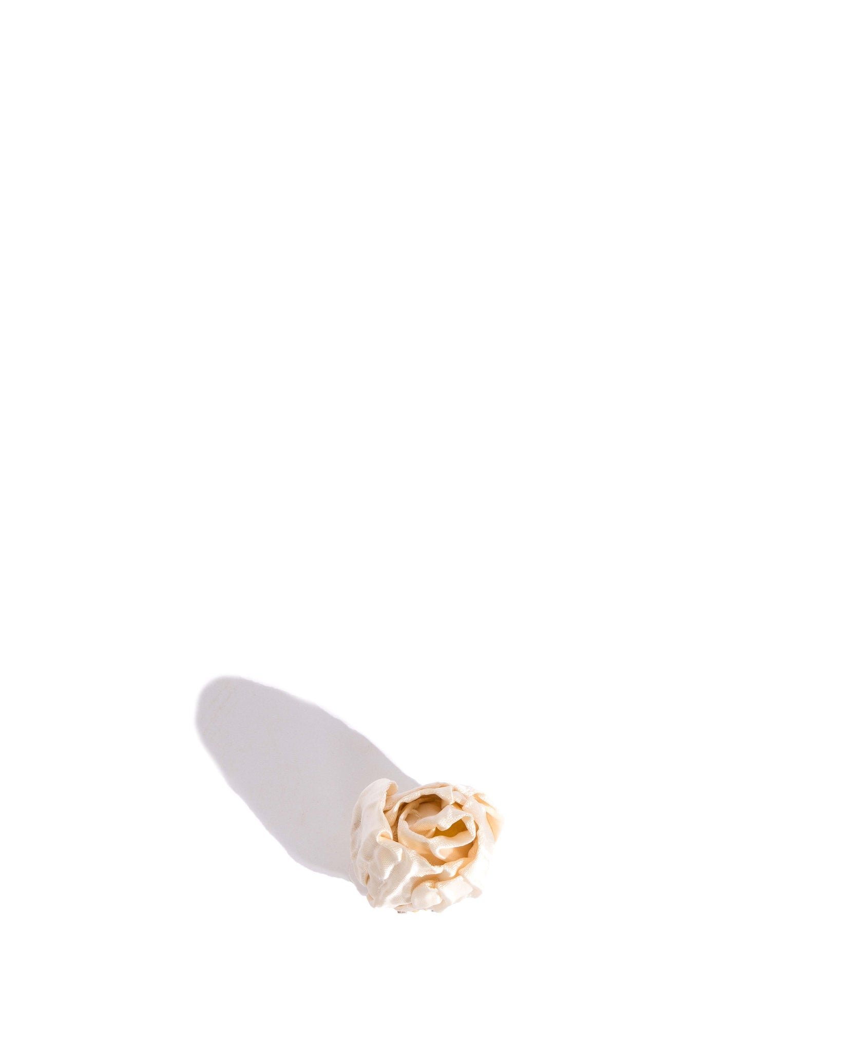 Tulip shoe clip Pleated satin Creamy white - Anonymous Copenhagen Hair