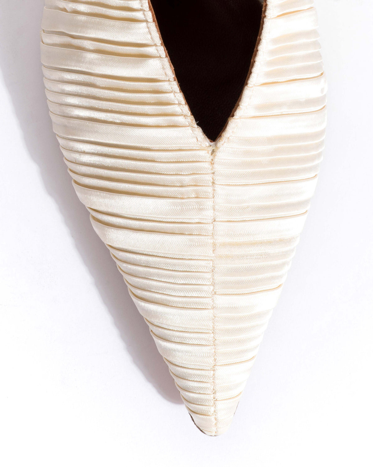 Phia 55 pin Pleated satin Creamy white