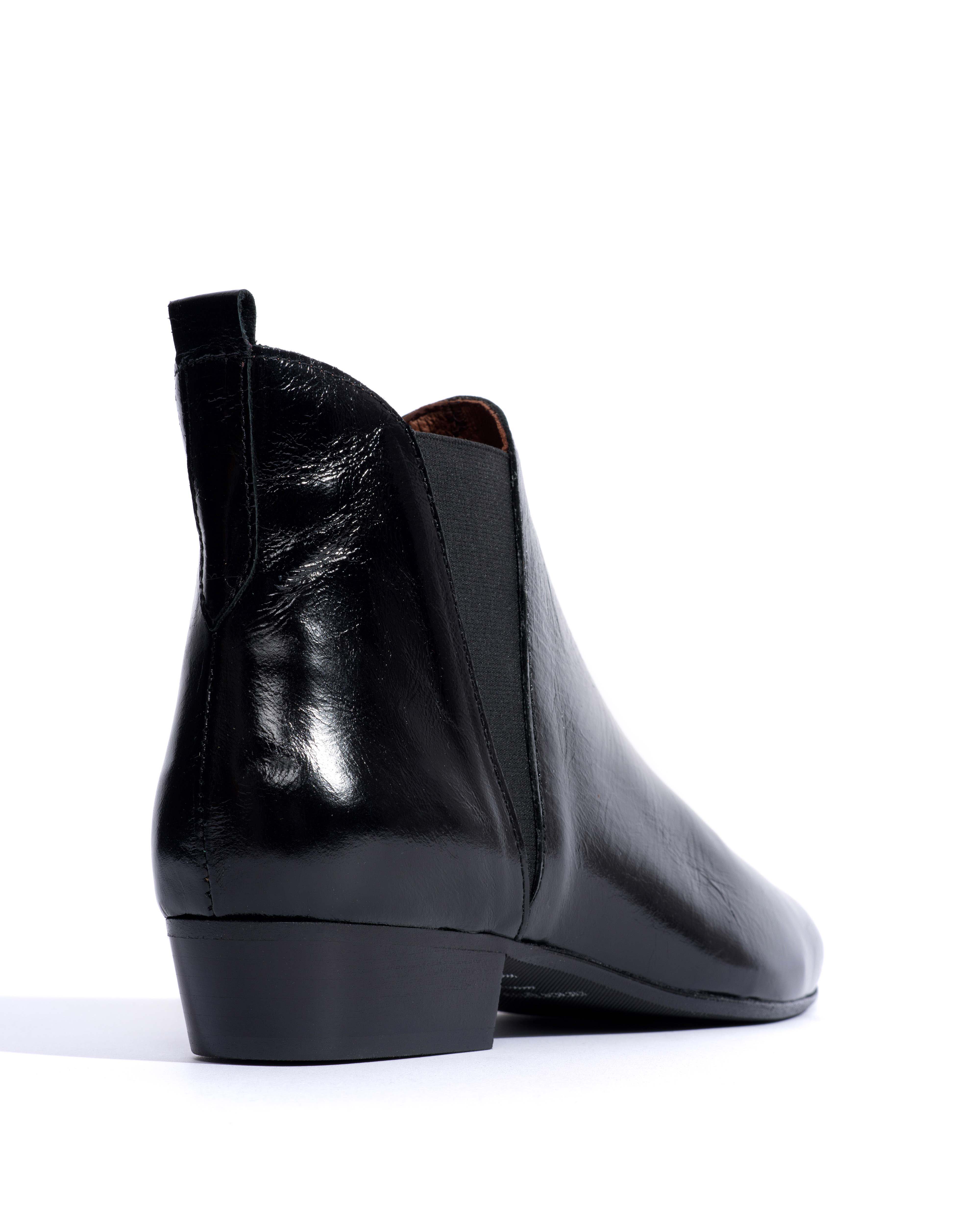 Rita Crinkled polished goat Black