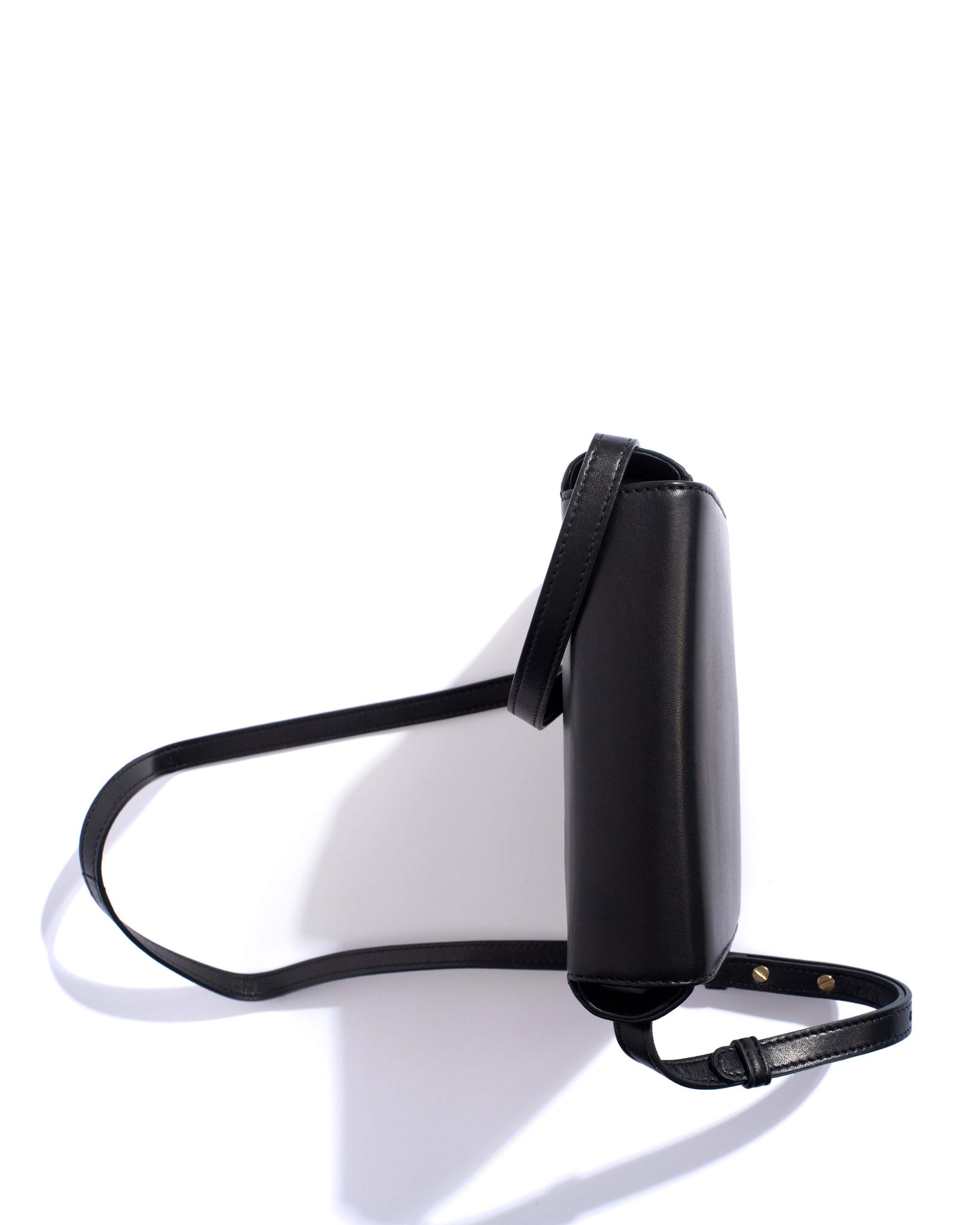 Sicha interlace crossover bag Shiny lamb Black