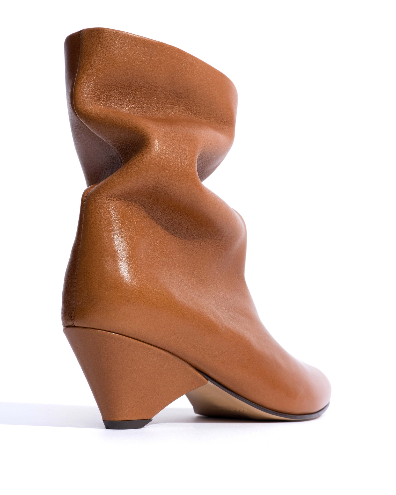 Vully 50 triangle Vegetal soft calf Cinnamon