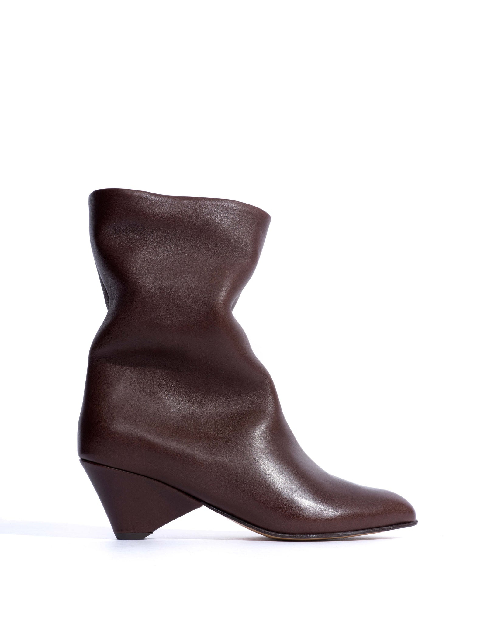 Vully 50 triangle Vegetal soft calf Coffee brown