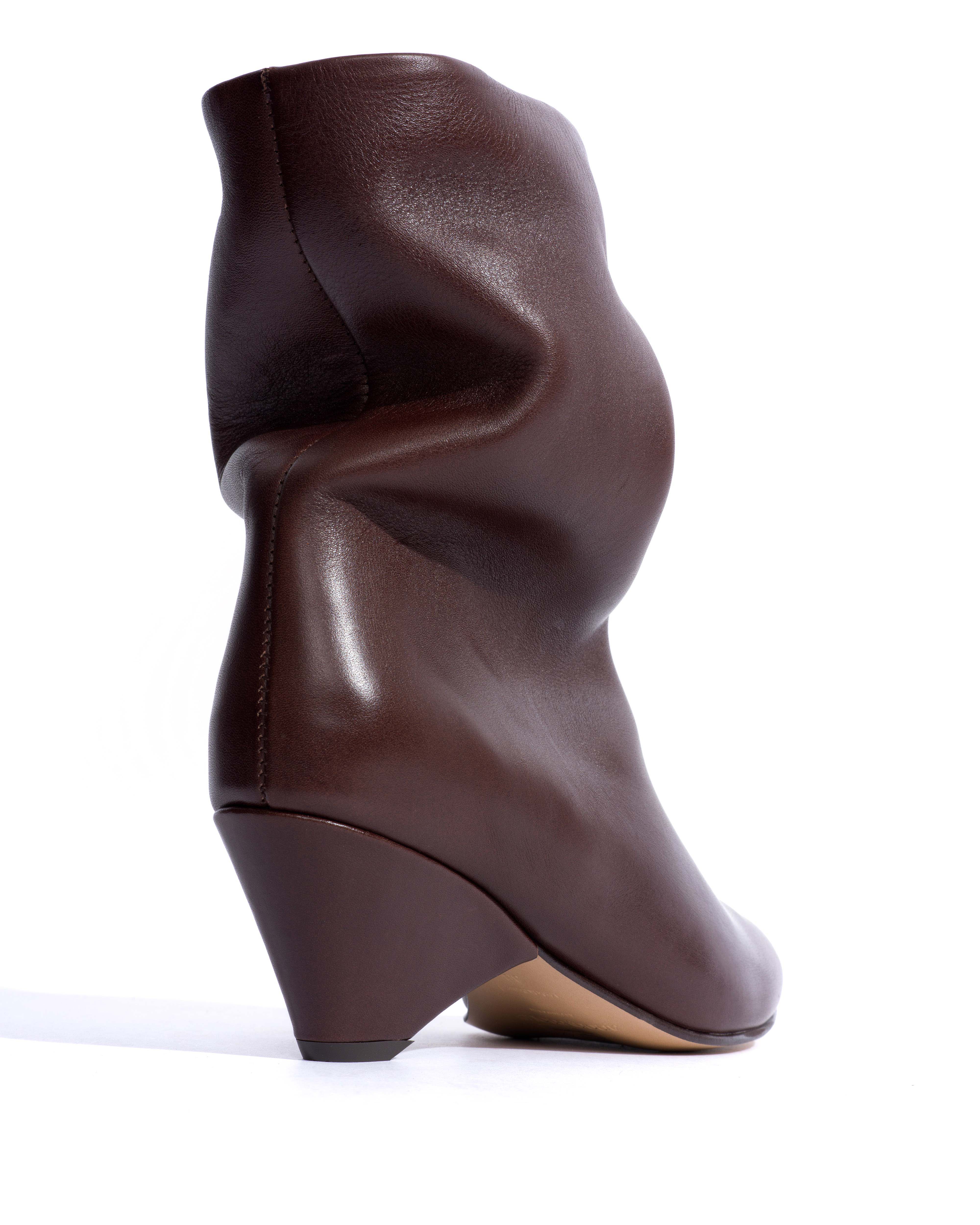 Vully 50 triangle Vegetal soft calf Coffee brown