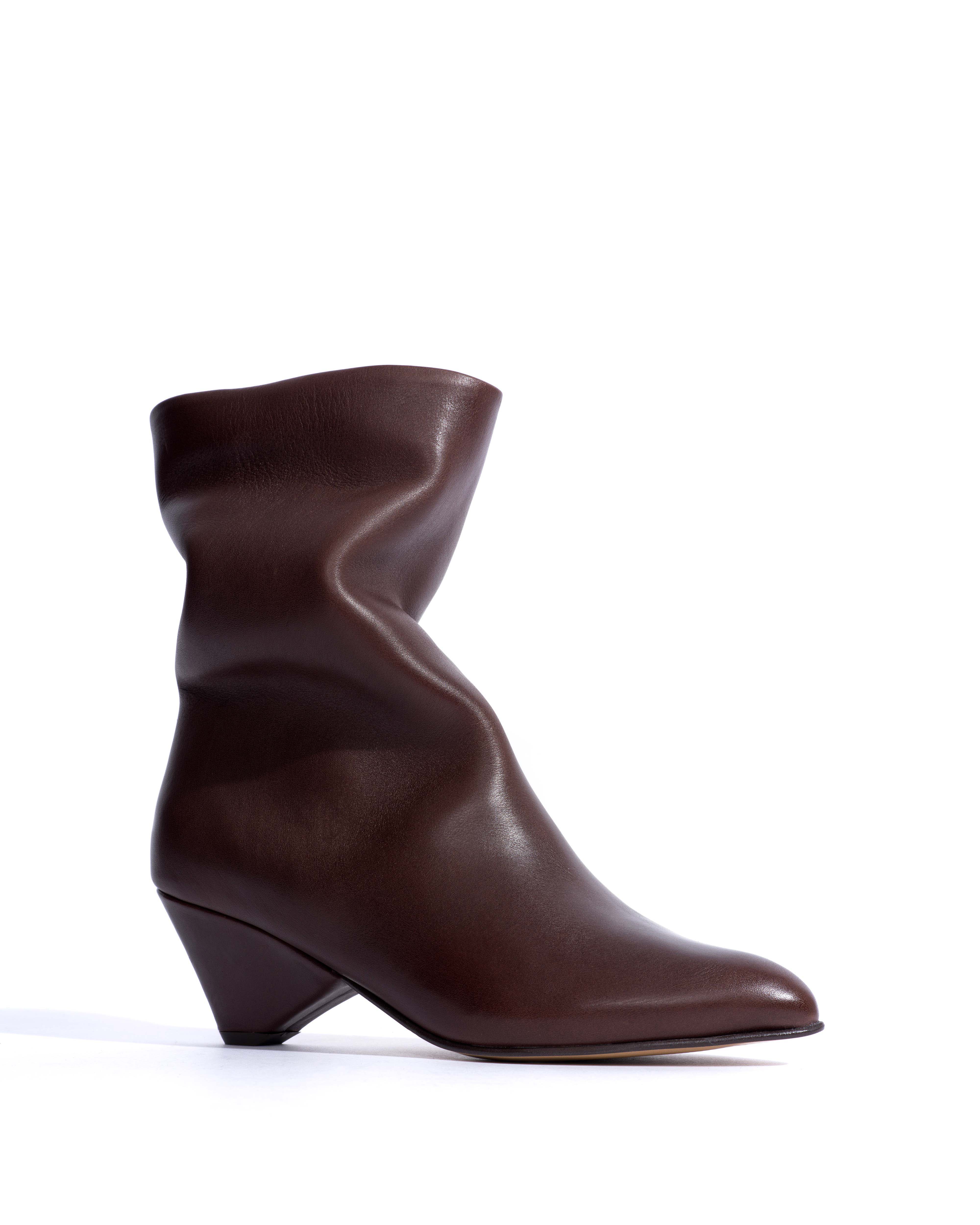 Vully 50 triangle Vegetal soft calf Coffee brown