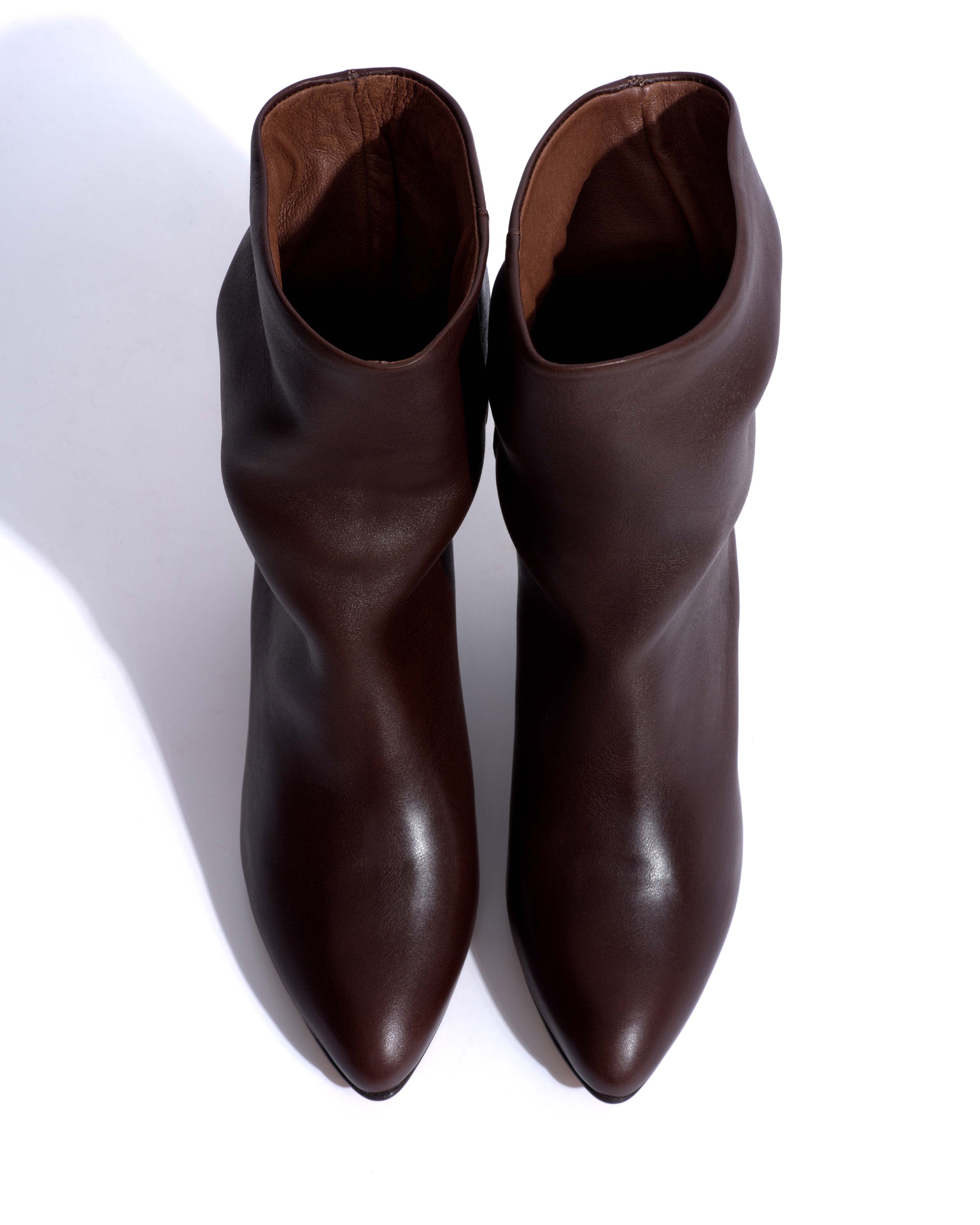 Vully 50 triangle Vegetal soft calf Coffee brown