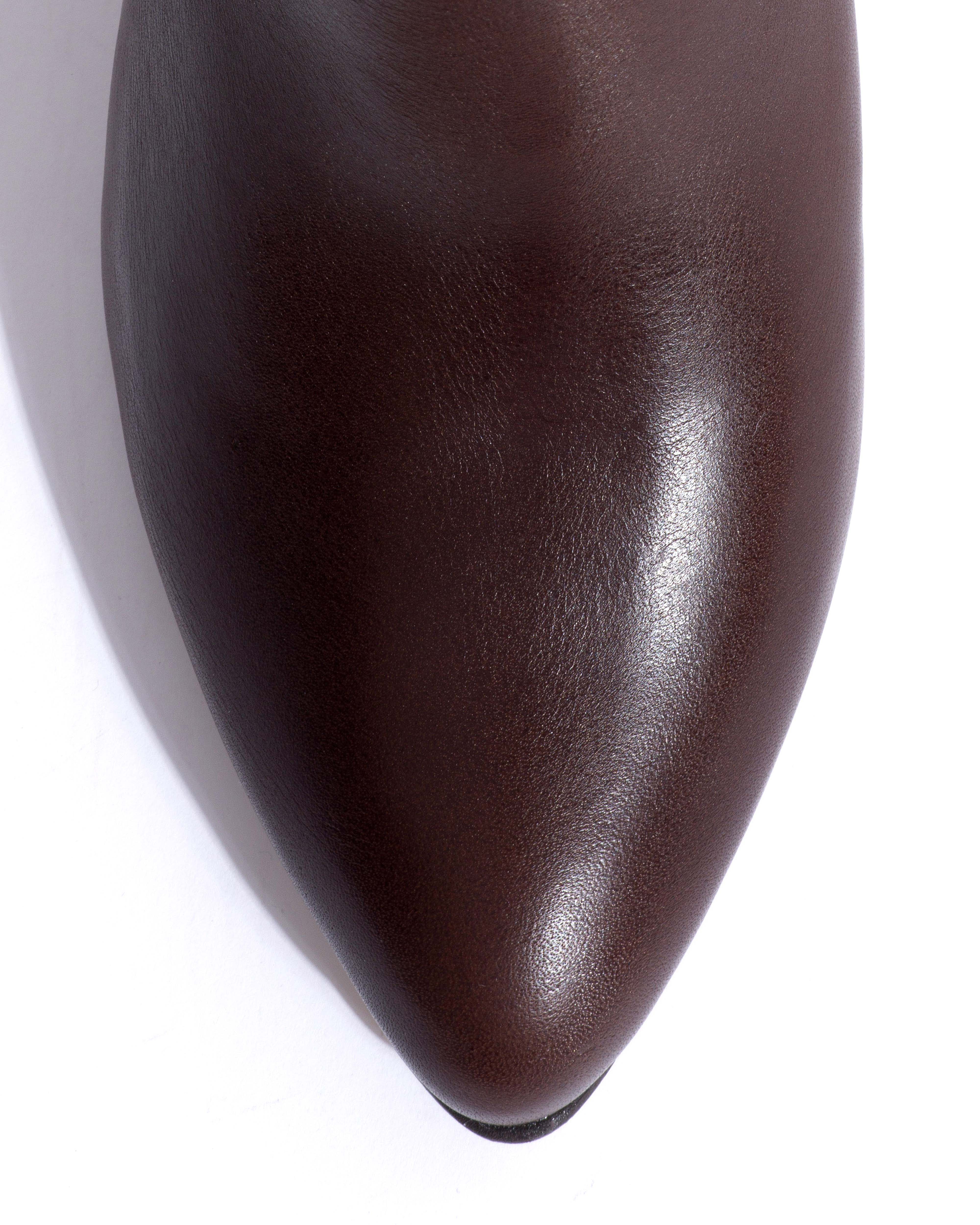 Vully 50 triangle Vegetal soft calf Coffee brown