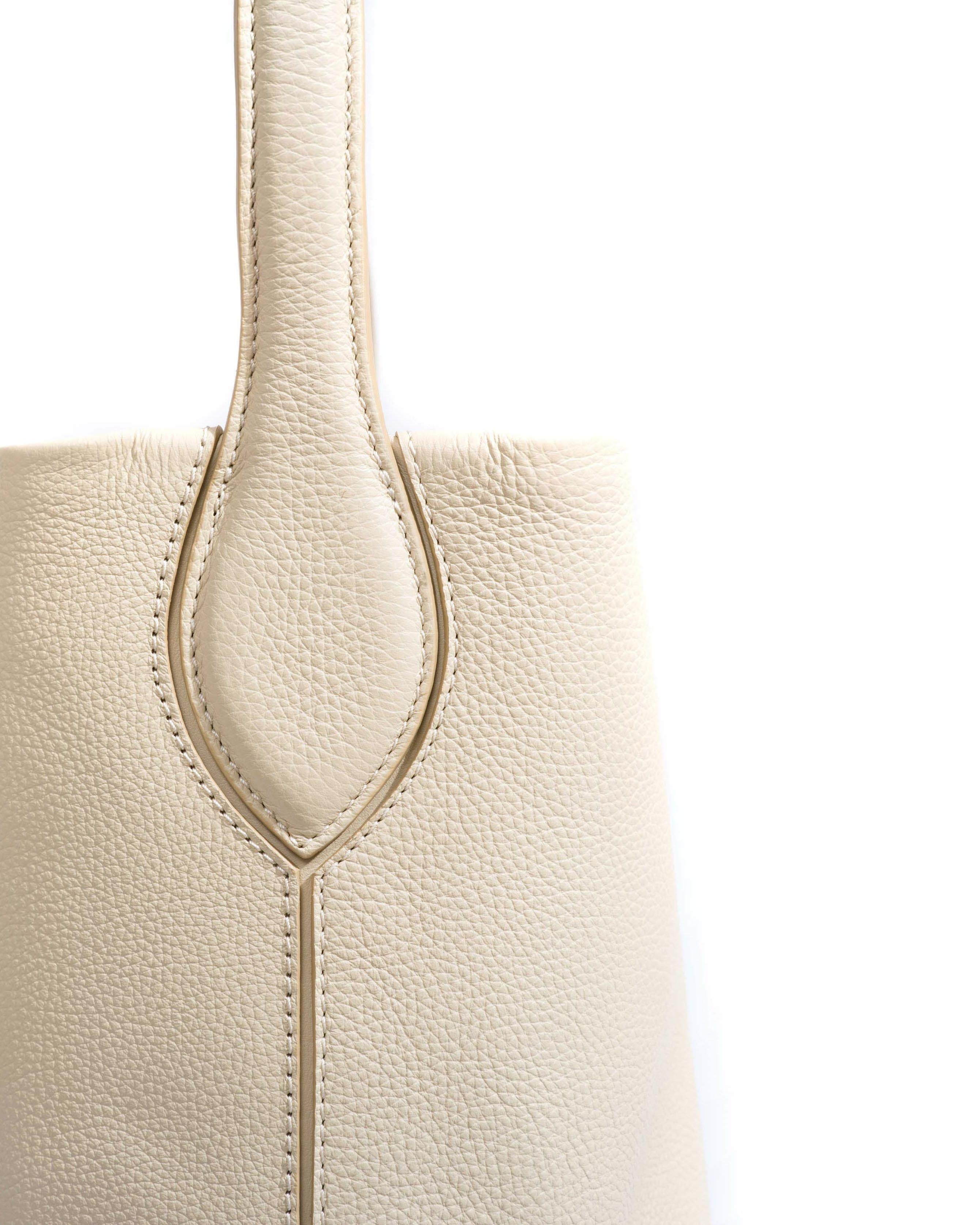 Versa everyday bag Pebbled soft calf White sand