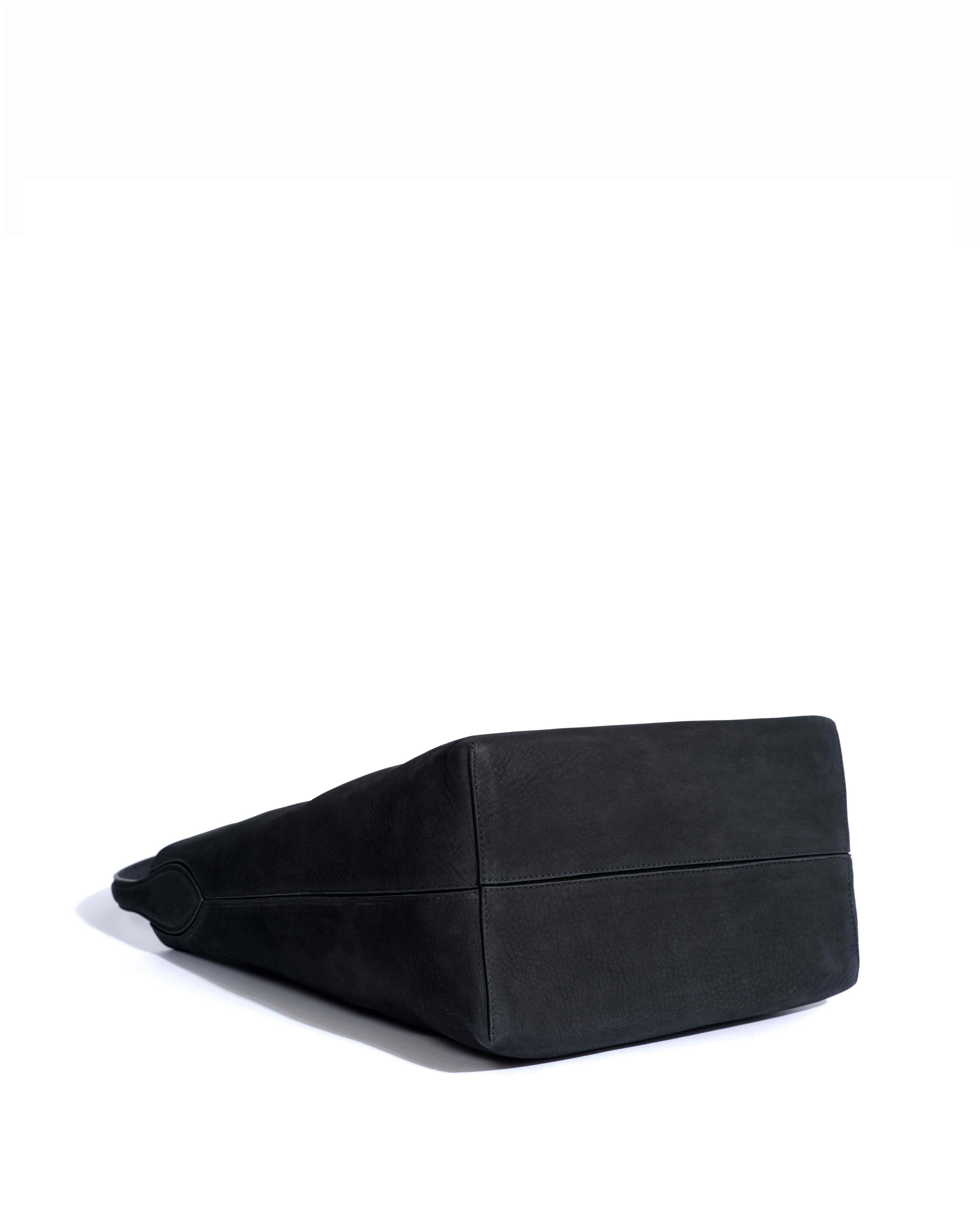 Versa everyday bag Soft nubuck calf Black