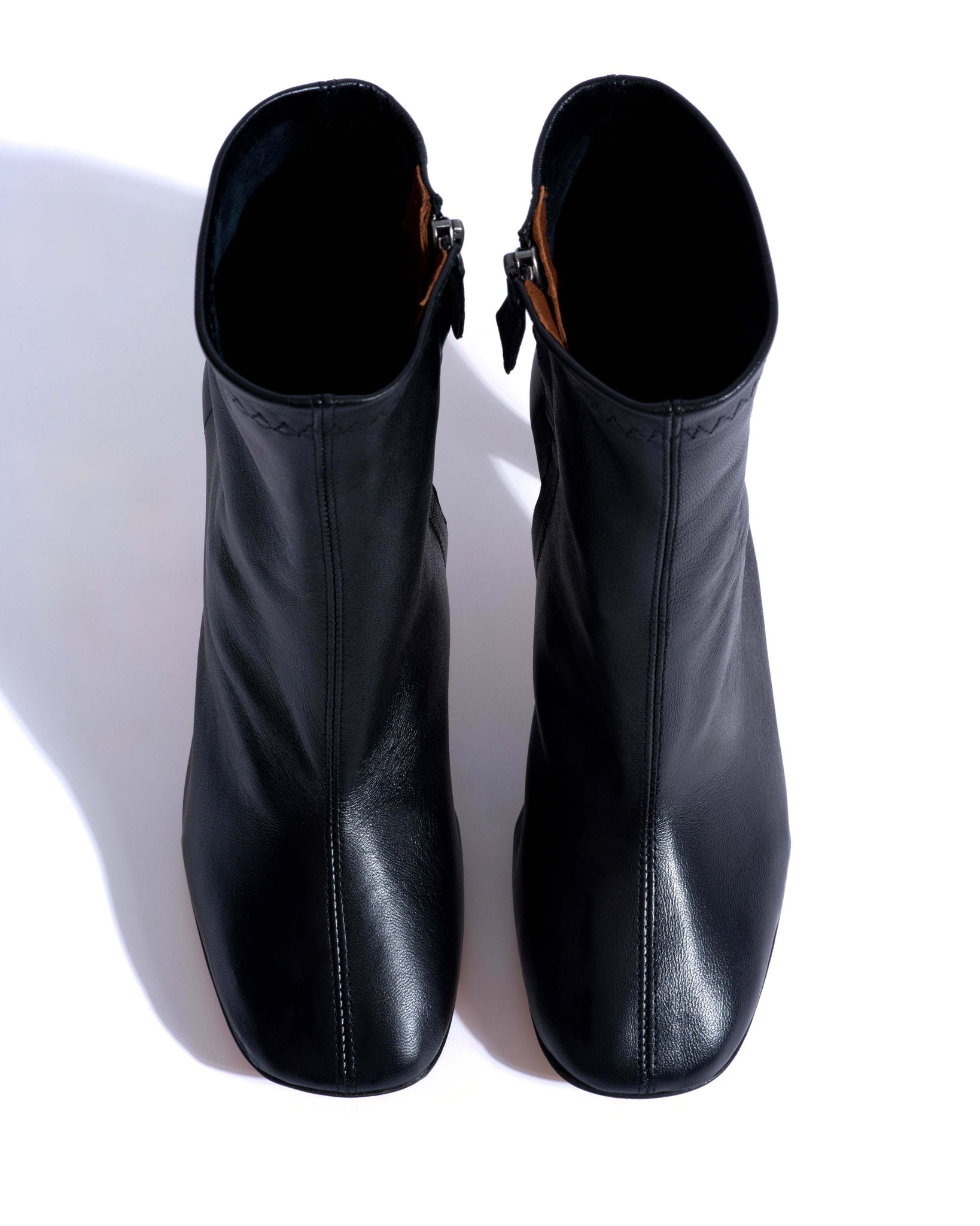 Adriana 80 Silky lamb Black