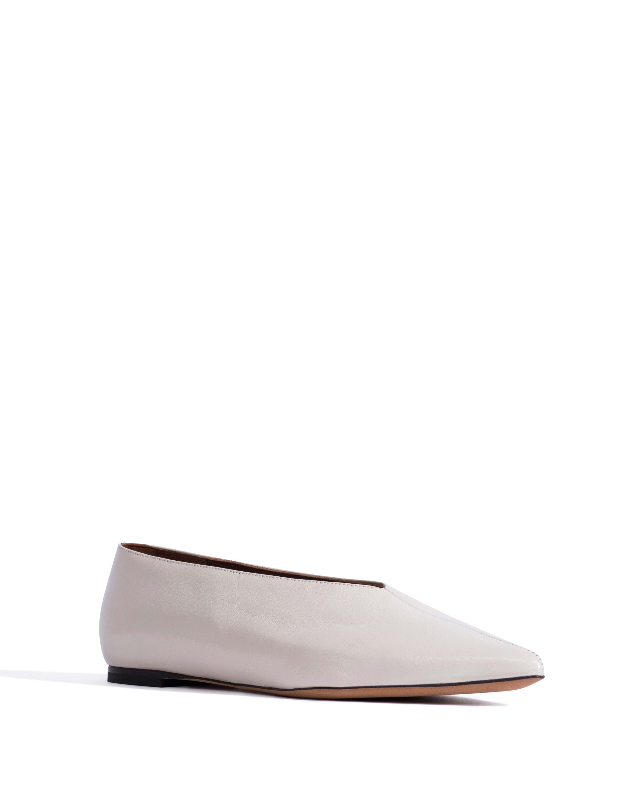 Phia 10 Crinkled polished goat White sand - Anonymous Copenhagen Flat sandals