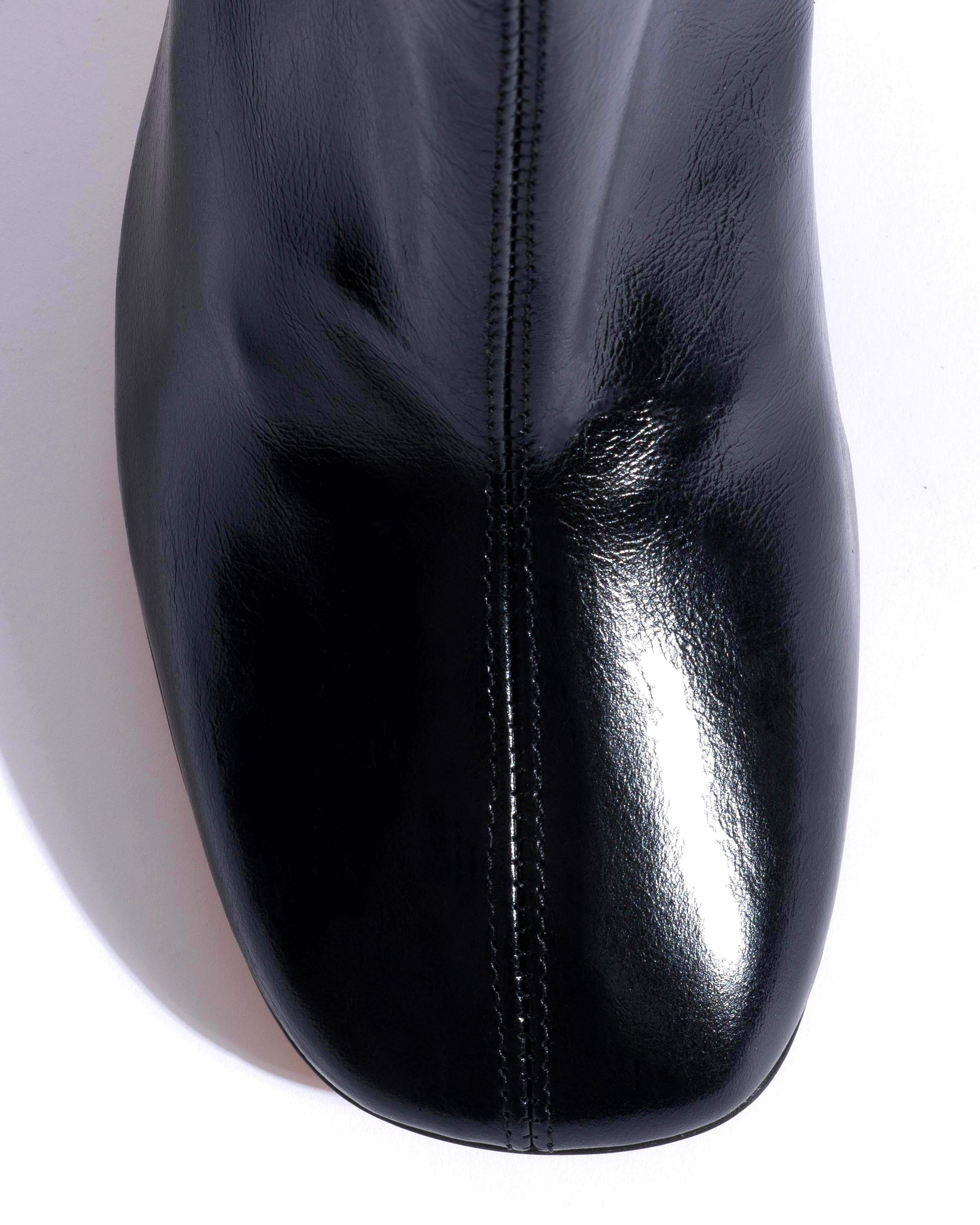 Adriana 80 Crinkled polished goat Black