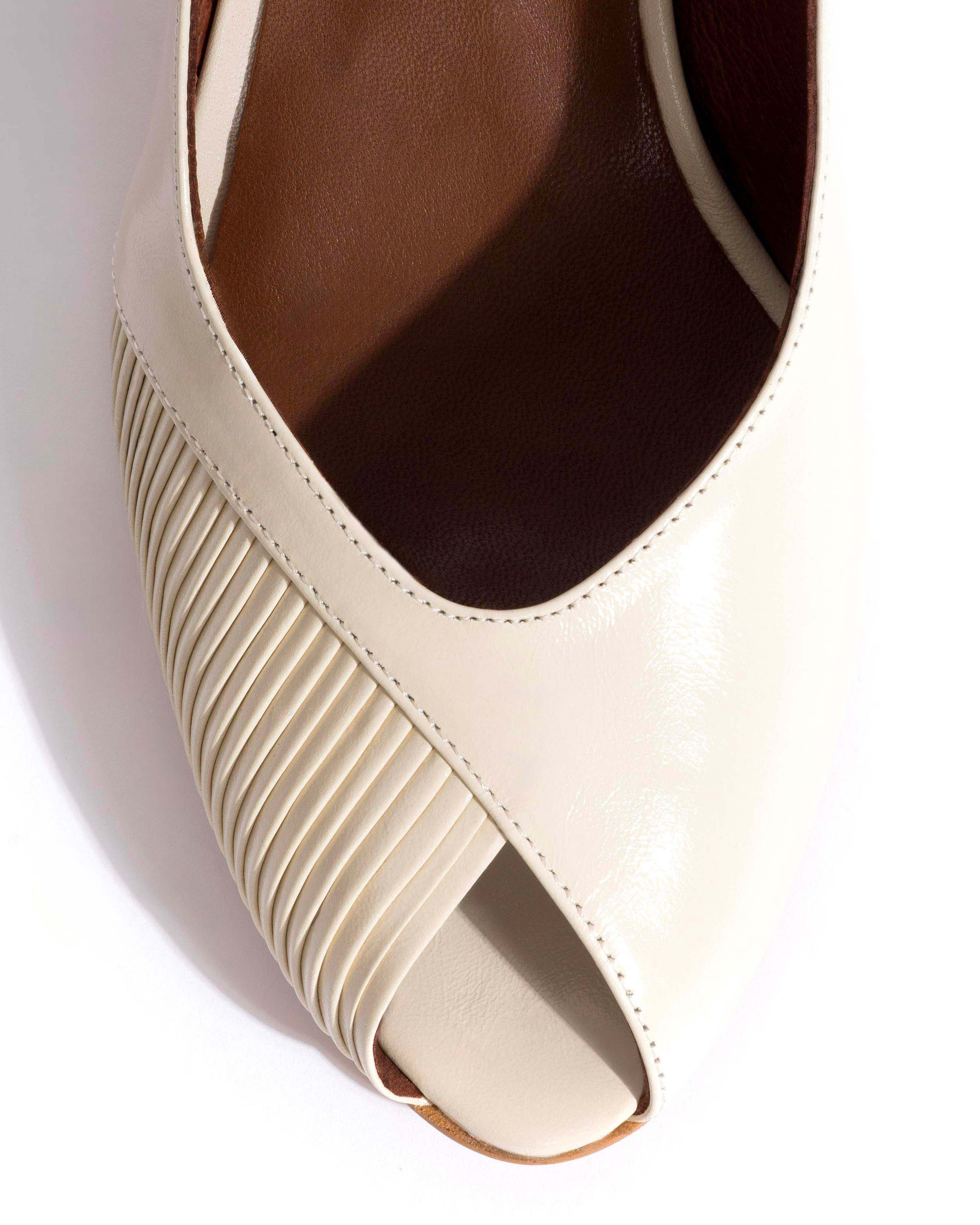 Cassandra 50 stiletto Crinkled polished goat White sand