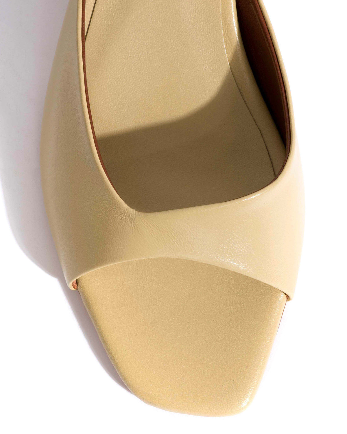Mazy 55 Shiny lamb Butter yellow