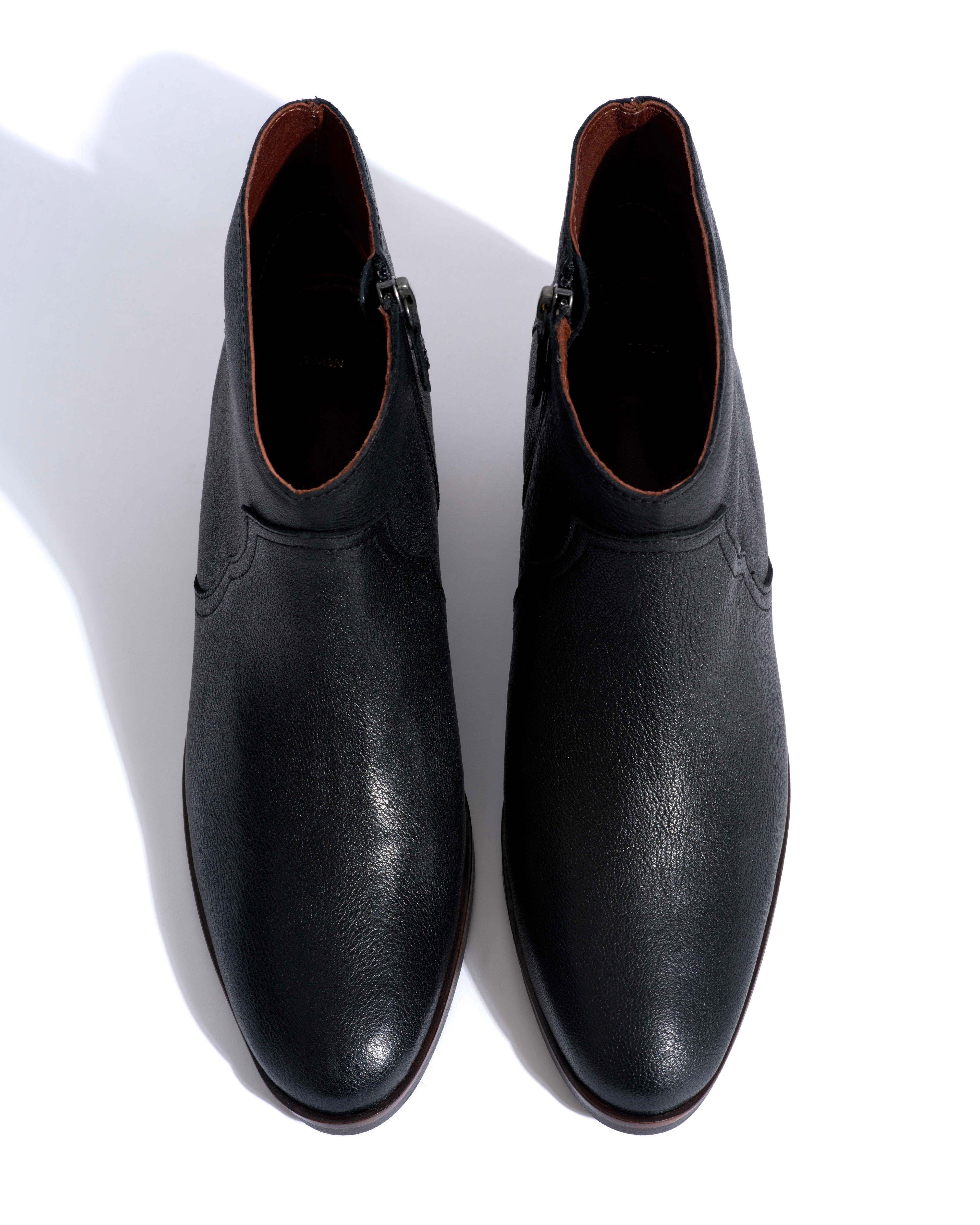 Fiona 35 Natural grain soft calf Black