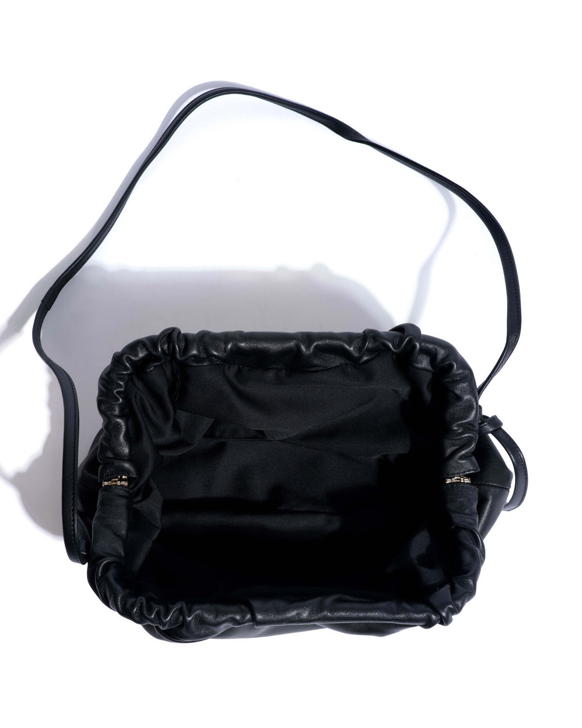 Hally classic cloud bag Shiny lamb Black