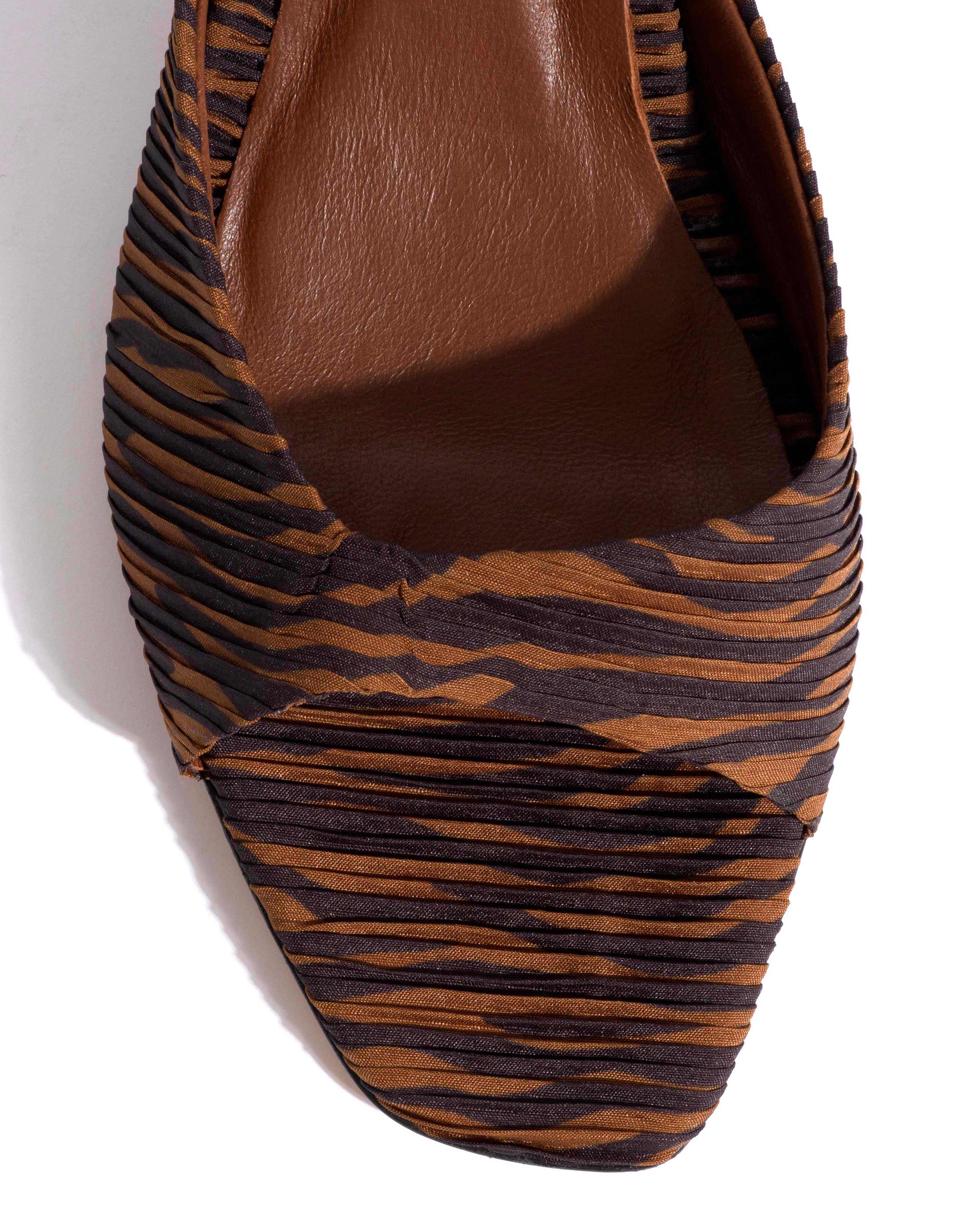 Mazy 55 Pleated zebra Chocolate shades