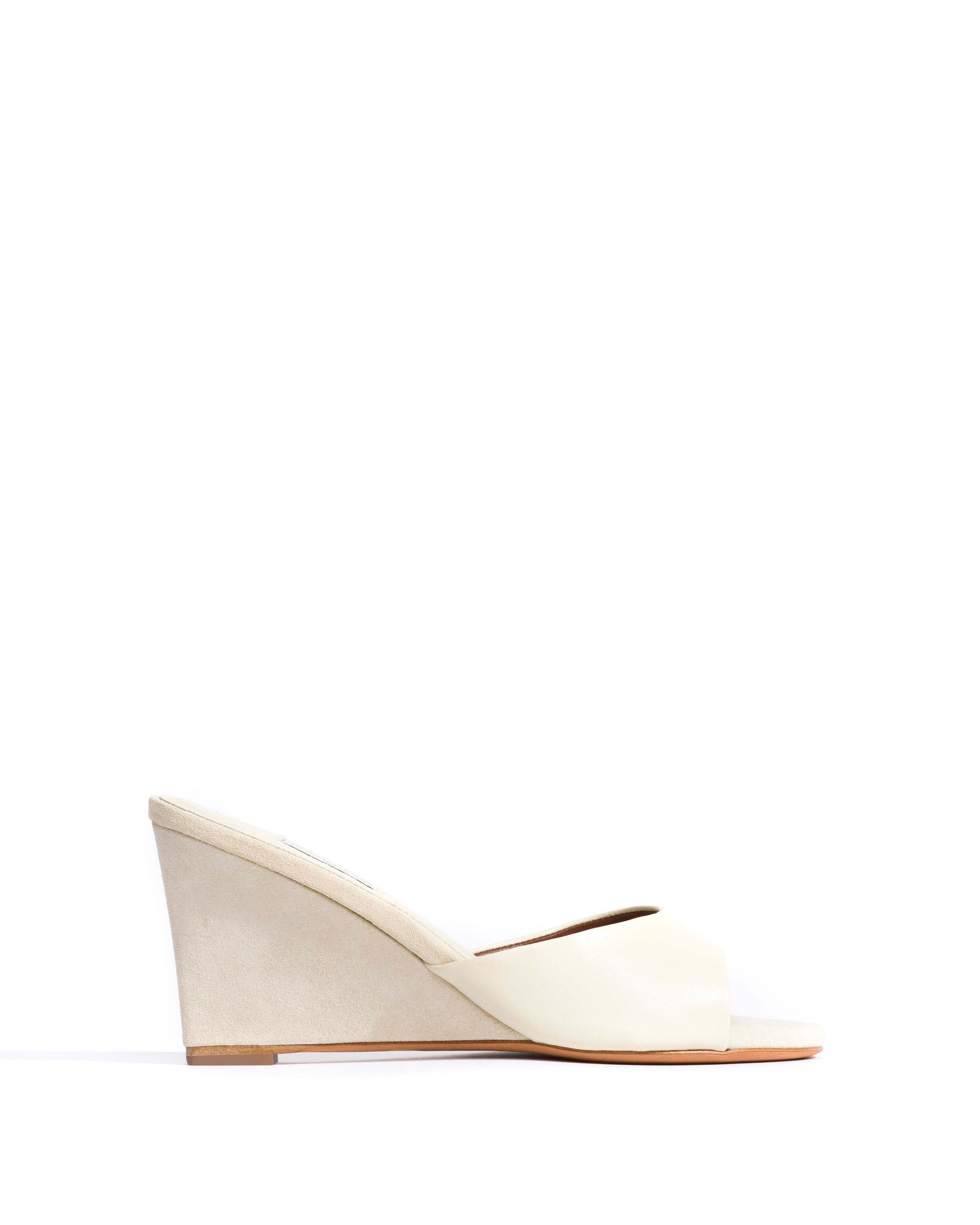 Gwen 75 wedge Shiny lamb & suede leather White sand & antique white - Anonymous Copenhagen Heels