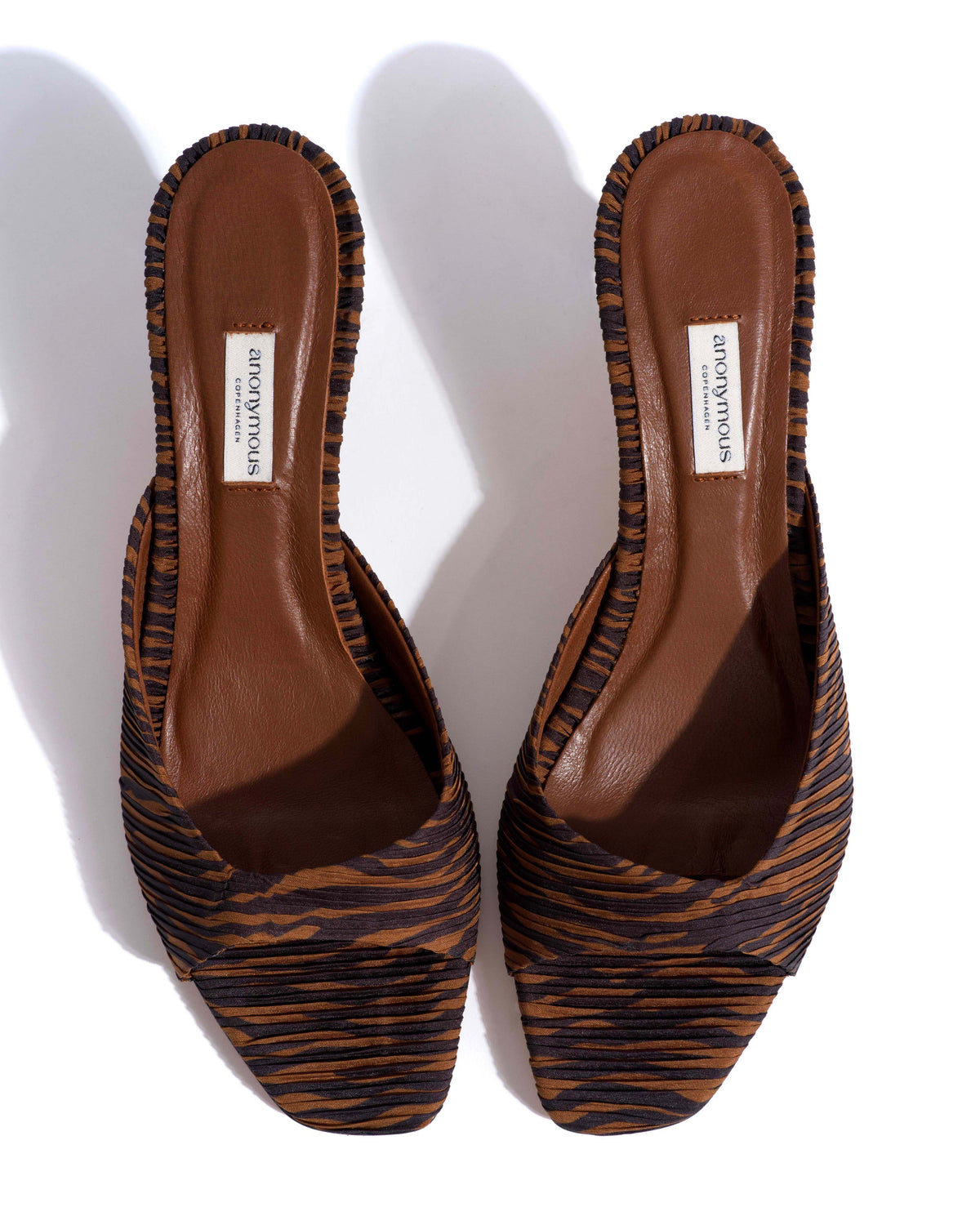 Mazy 55 Pleated zebra Chocolate shades