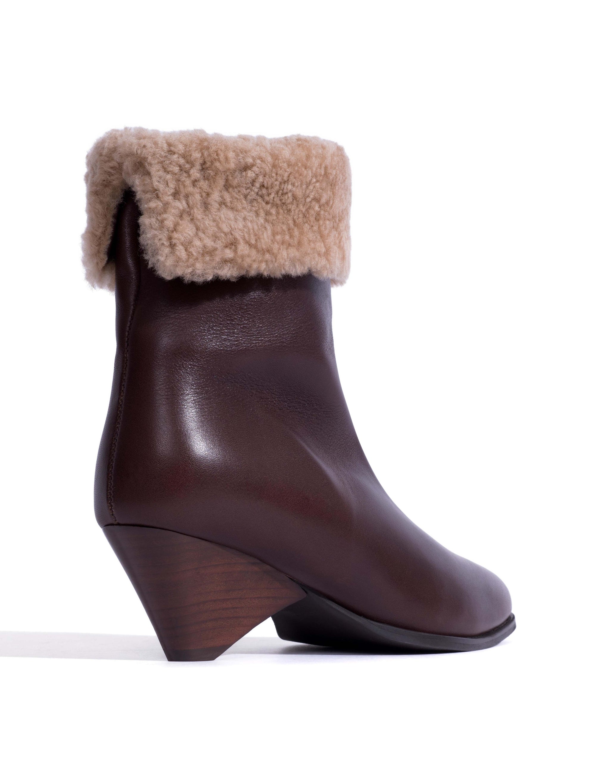 Vully 50 triangle lamb shearling Vegetal soft calf Coffee brown
