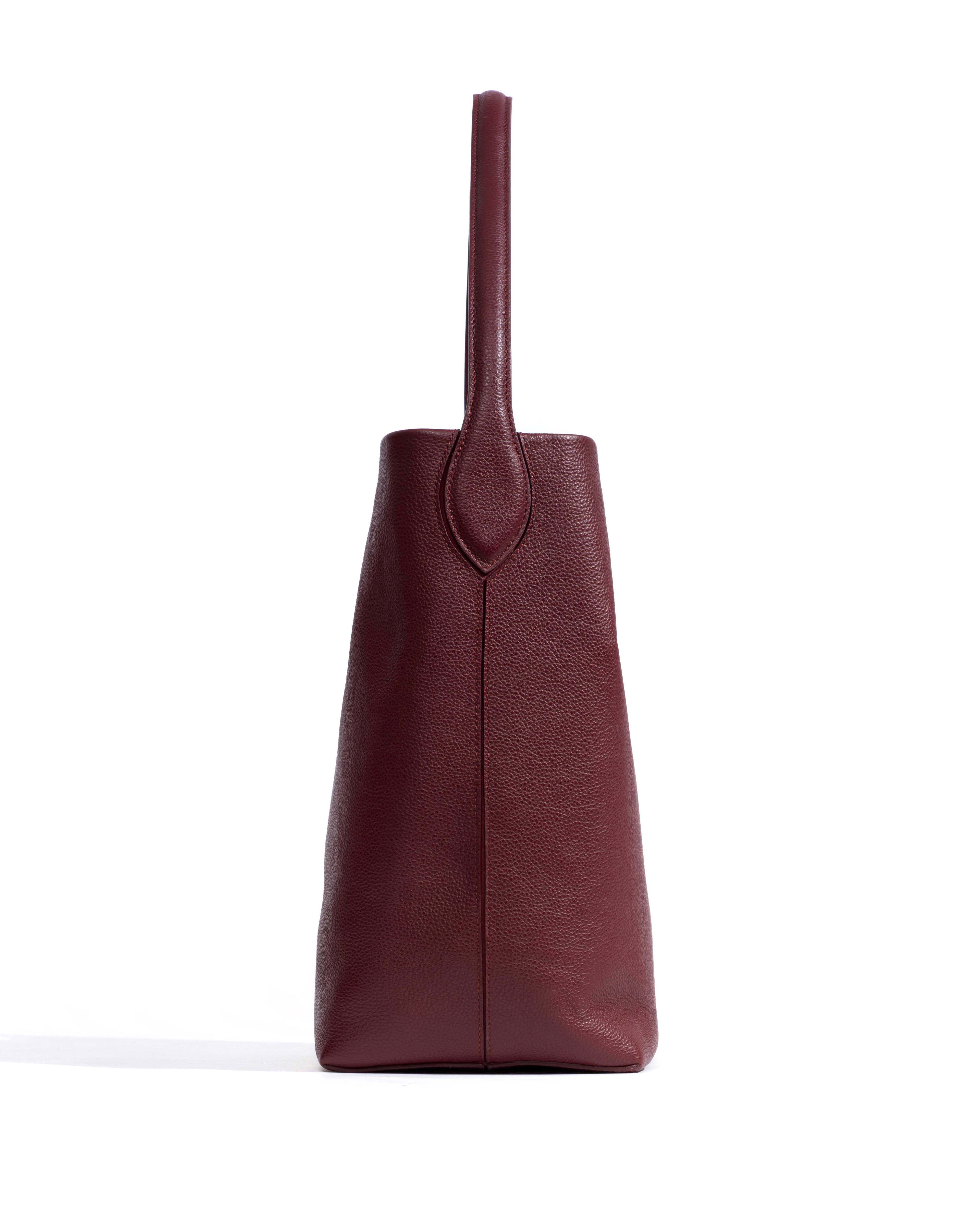 Versa everyday bag Pebbled soft calf Pomegranate