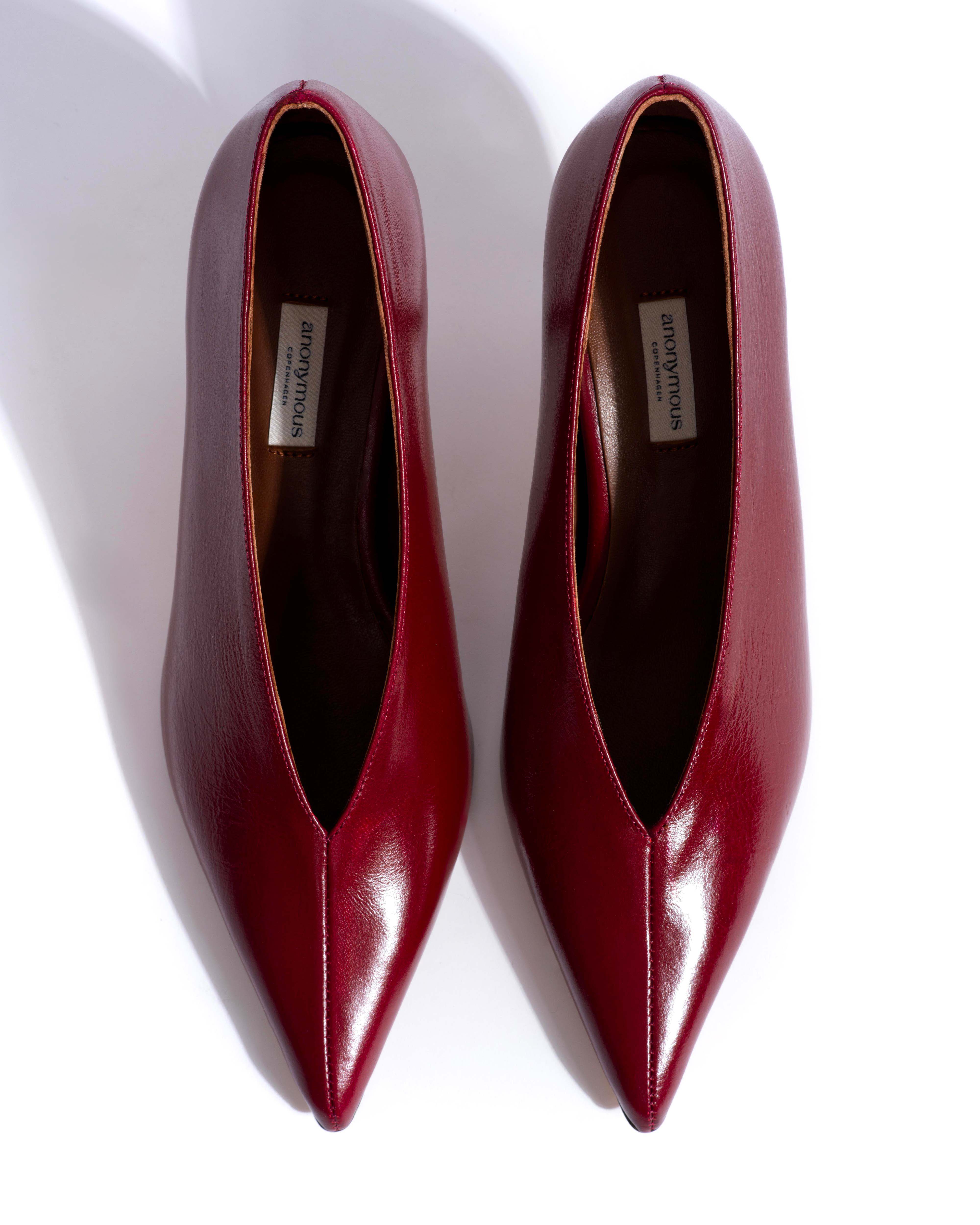 Phia 55 pin Crinkled polished goat Pomegranate