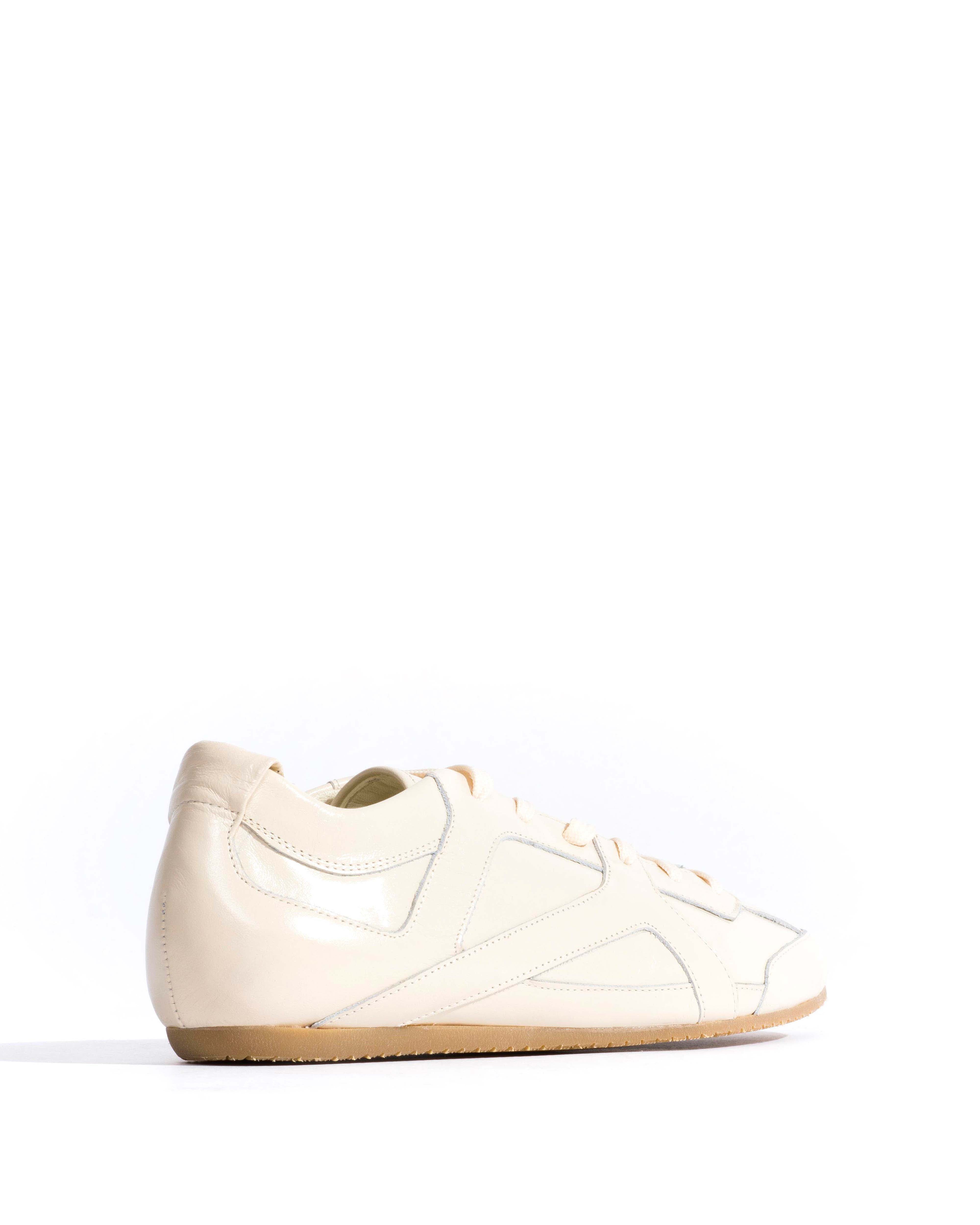 Sneakerina Crinkled polished goat White sand