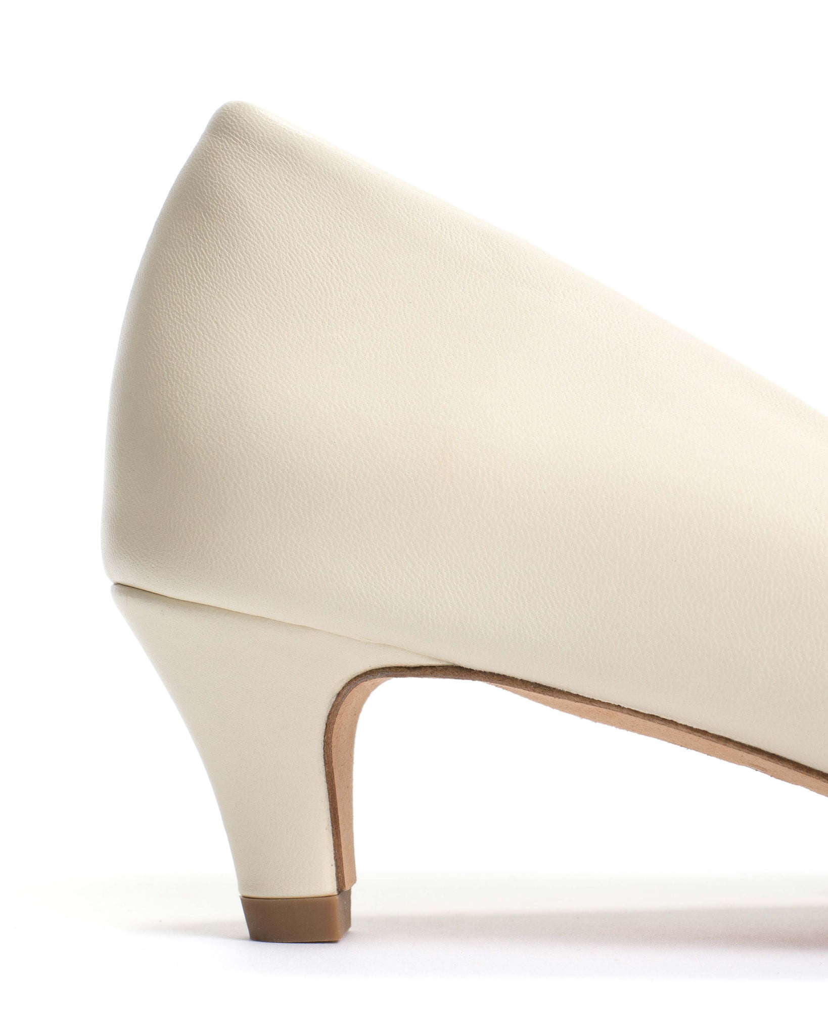 Trini 40 stiletto Shiny lamb White sand - Anonymous Copenhagen