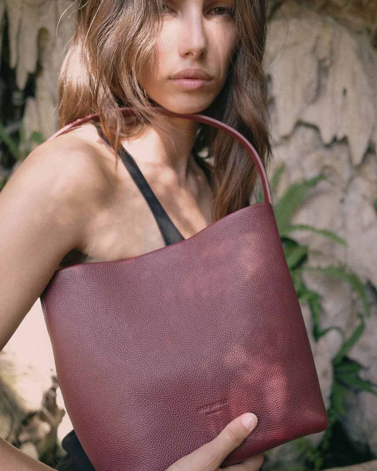Versa petite bag Pebbled soft calf Pomegranate