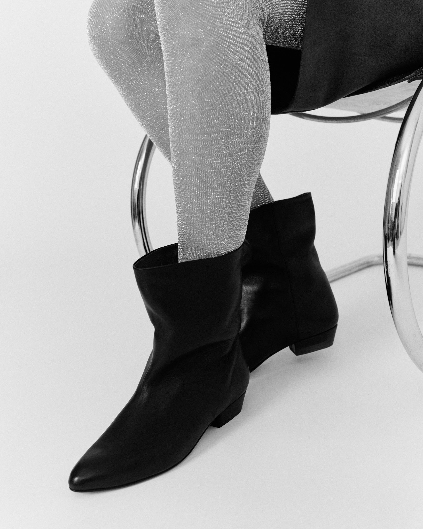 Vully 20 flat Calf suede Black